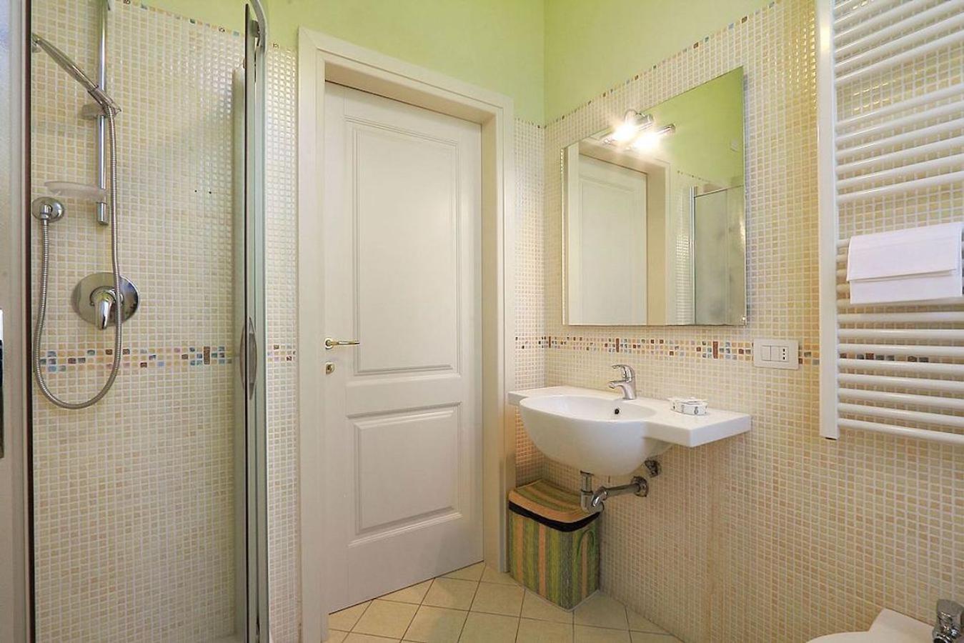 Relais White