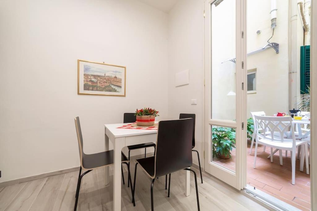 Casa Lorenzo With A Quiet Tiny Patio Apartment Florenz
