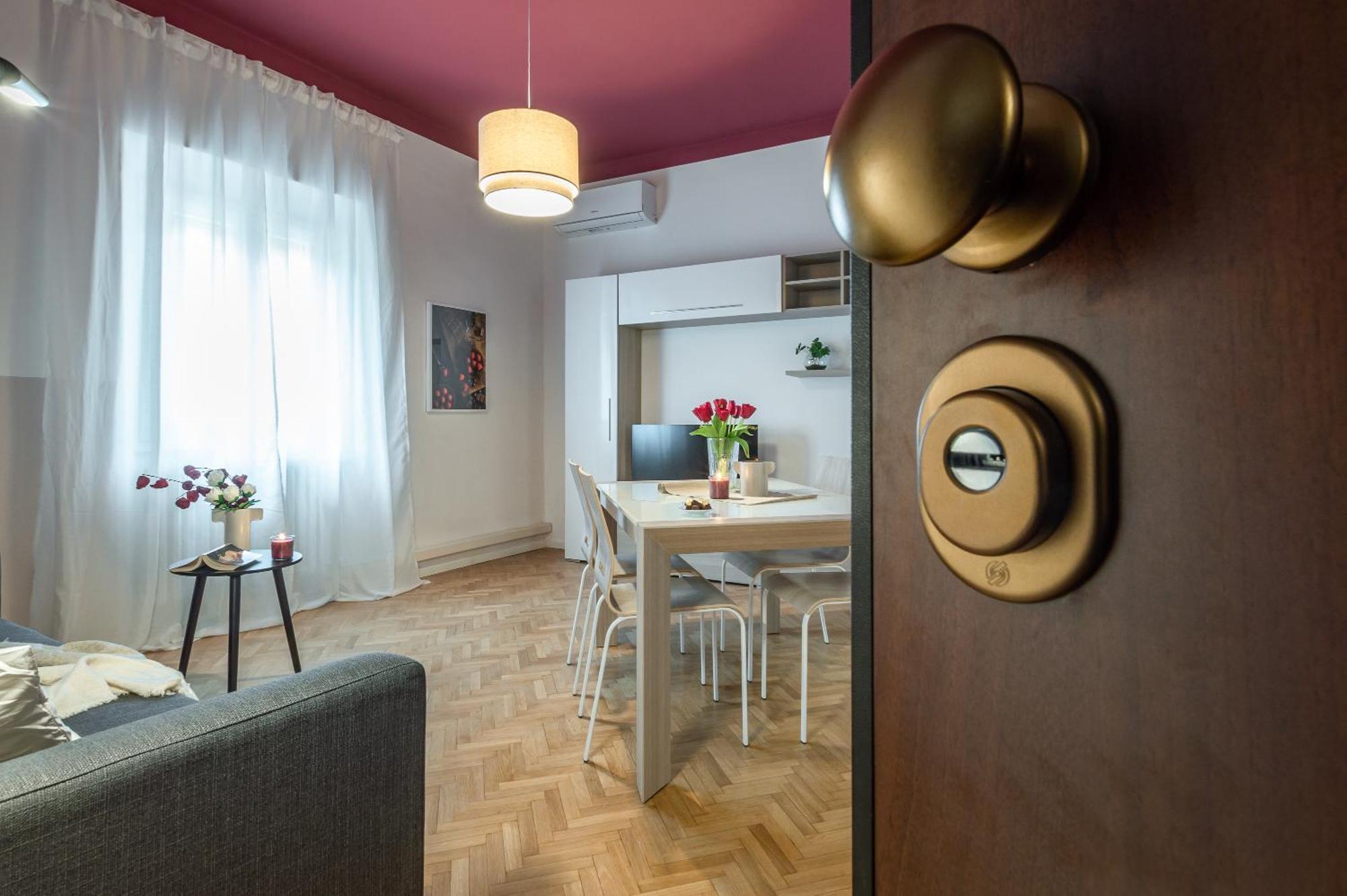 Chocolate Apartment *