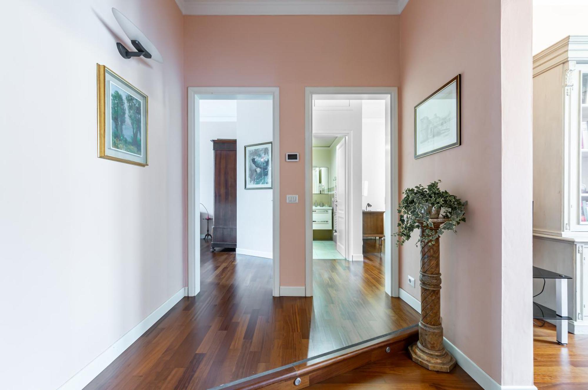 Stibbert & Statuto Elegant Flat With Balcony Appartement