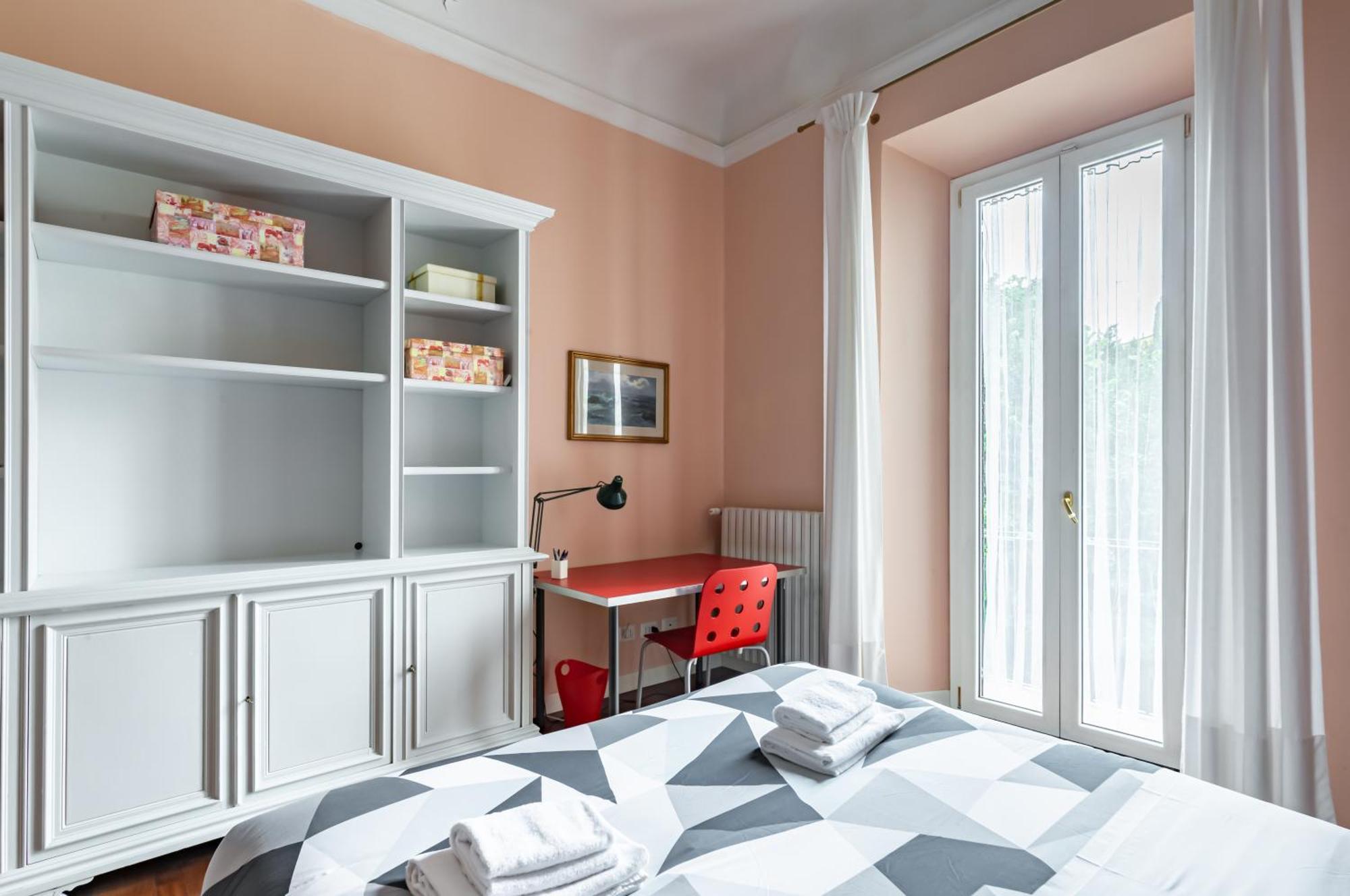 Stibbert & Statuto Elegant Flat With Balcony Appartement *