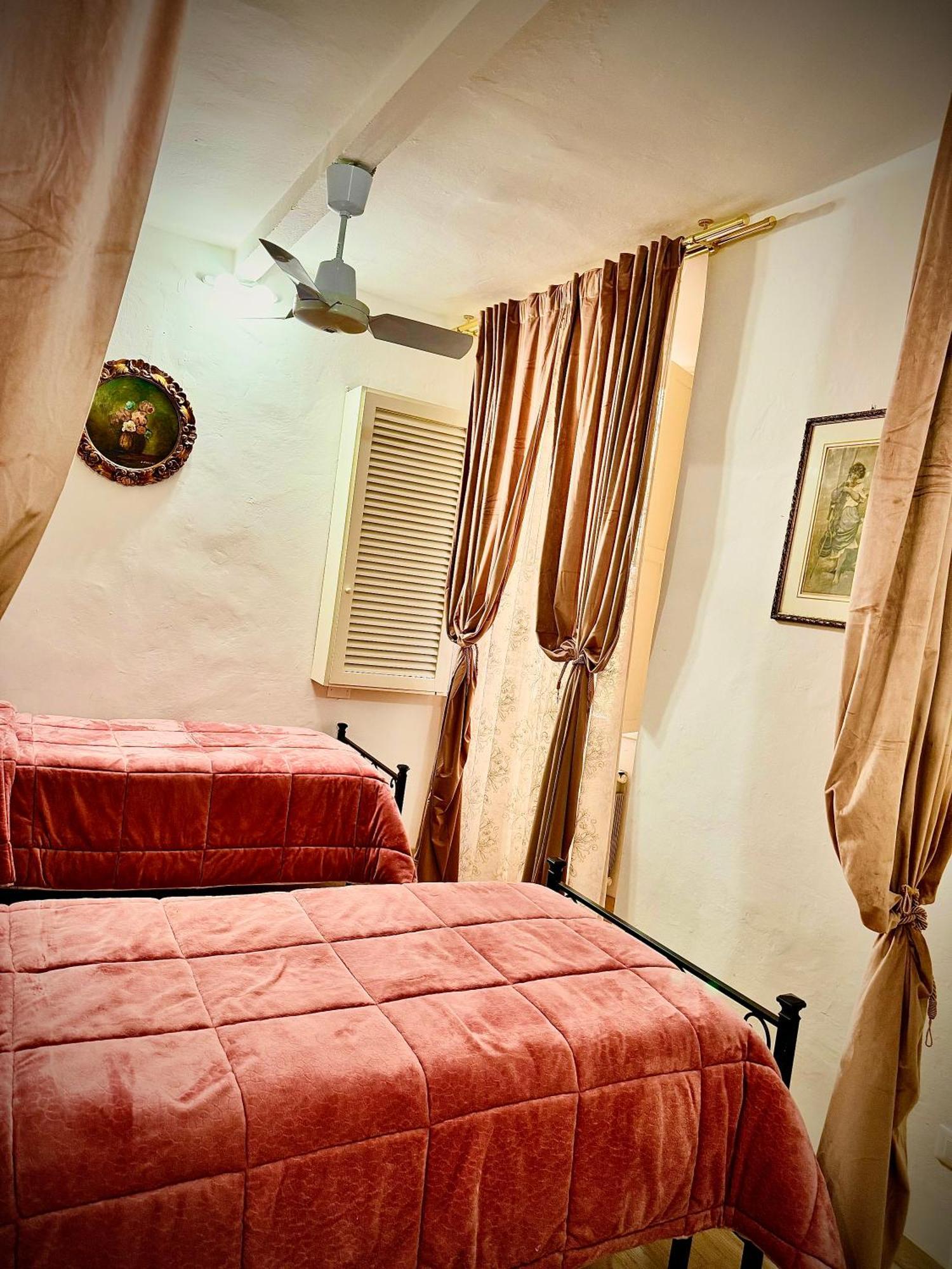 Lovely And Cozy In The Position * Florence