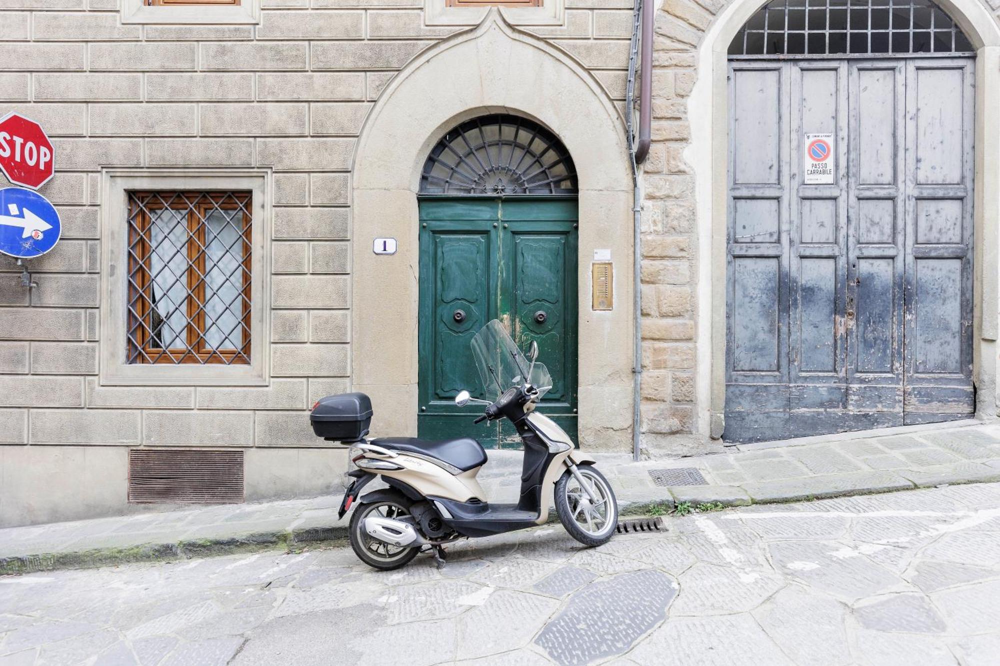 Ponte Vecchio Charming Apartment Florence