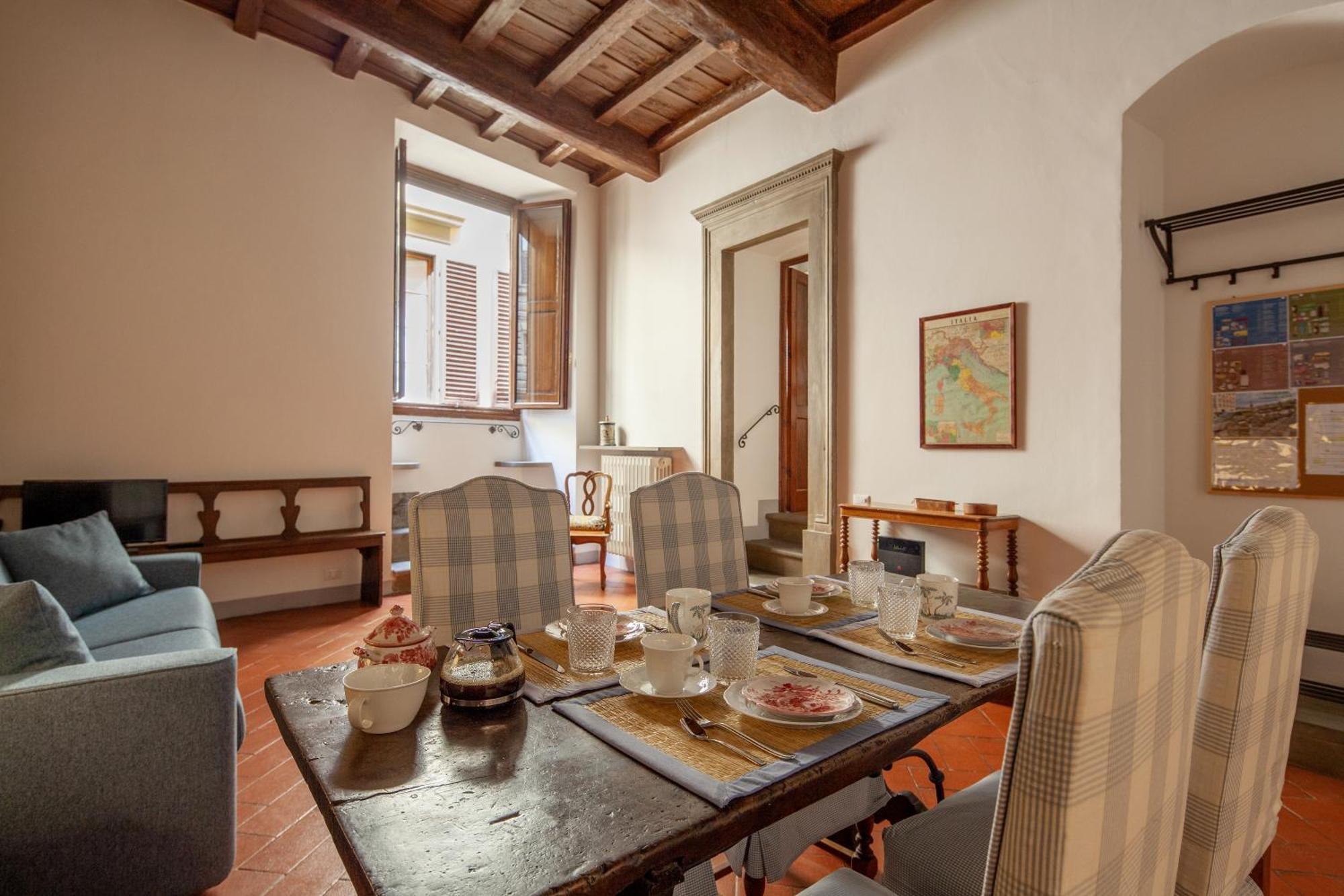Aurora's, Renaissance Suite, Historic Apartment, Pivot Location, Few Walks From All, Ac Bedroom Florence