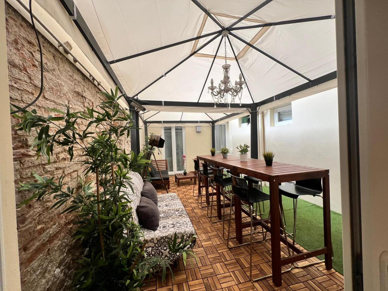 New Ground Floor And Patio Apartment Florenz