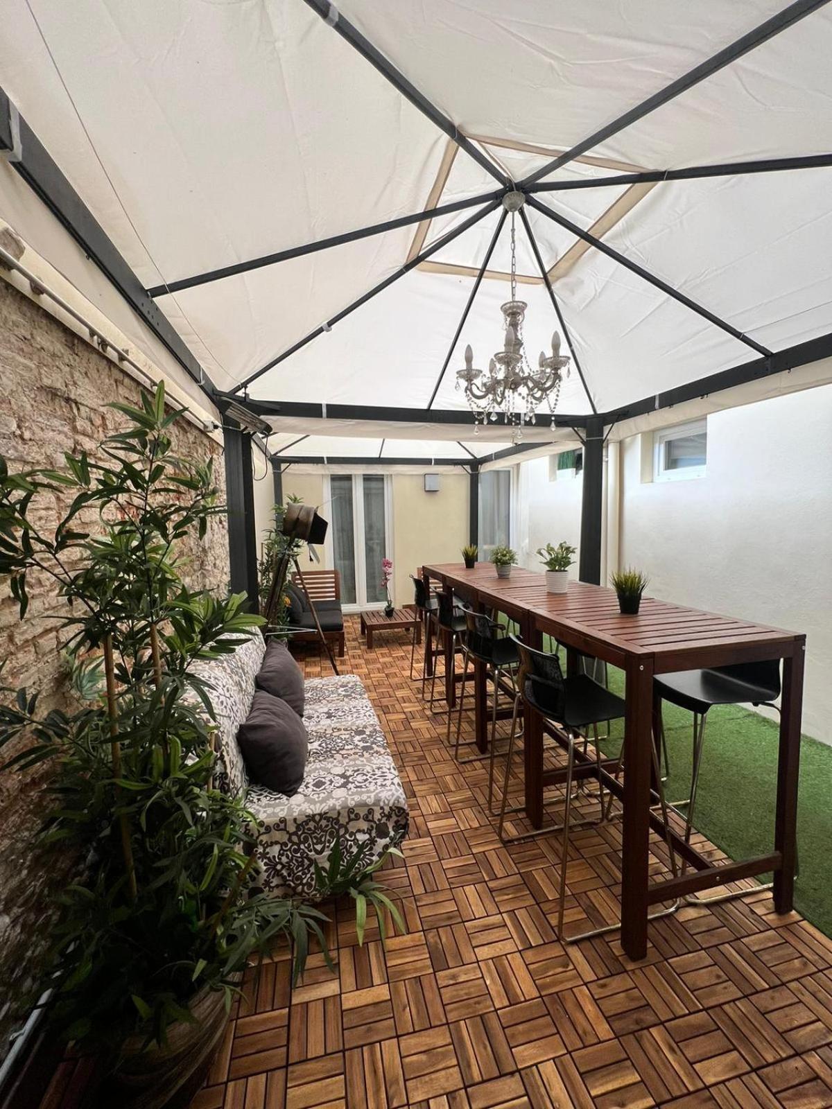 New Ground Floor And Patio Apartment