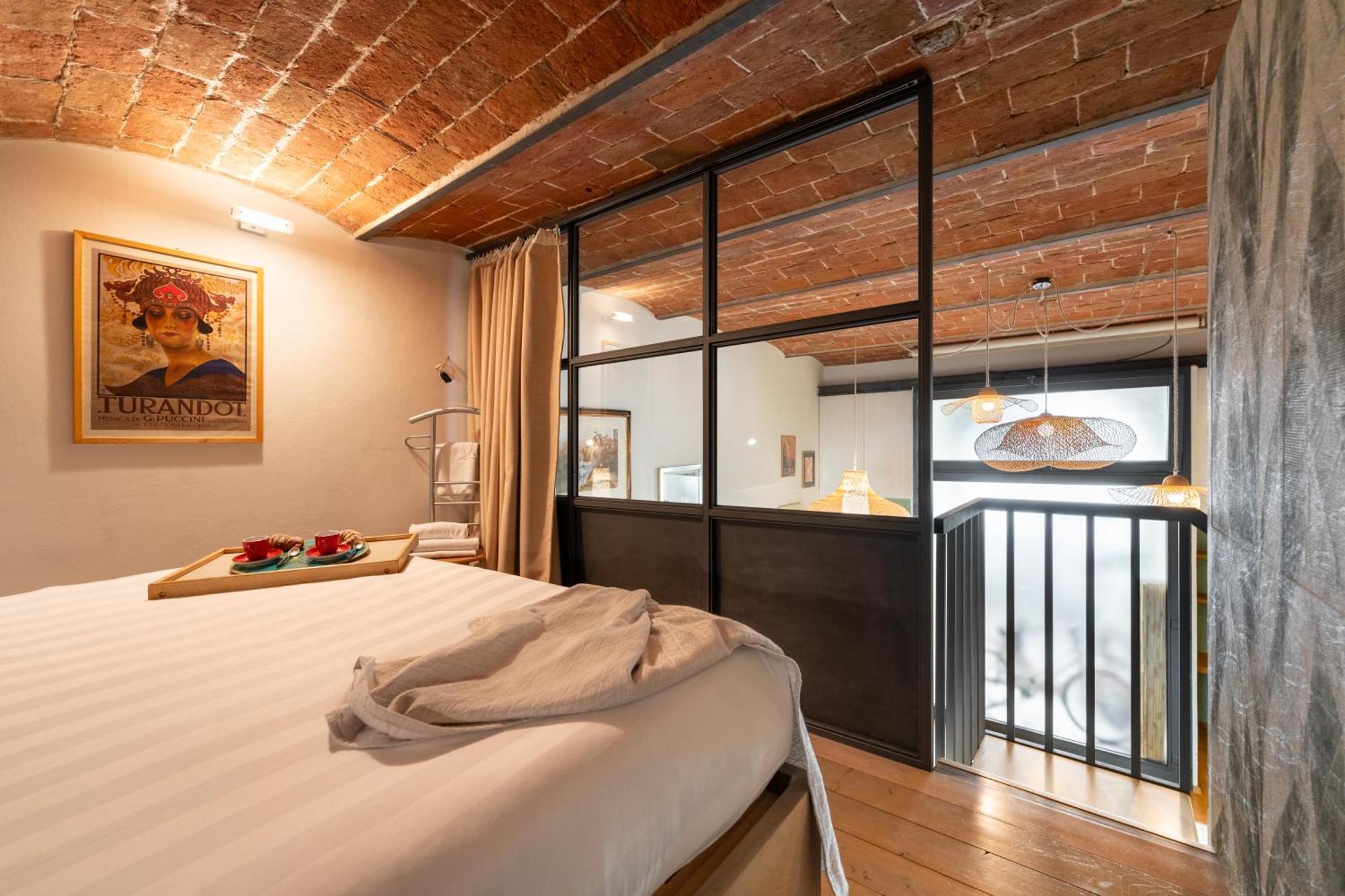 Via Cimabue 8b - Charming - Metropolitan Loft In - 20 Minute Walk To Center - Excellent Base For Exploring - Less Than 5 Minute Walk To The Supermarket - Amazing Bakery On The Corner Florence