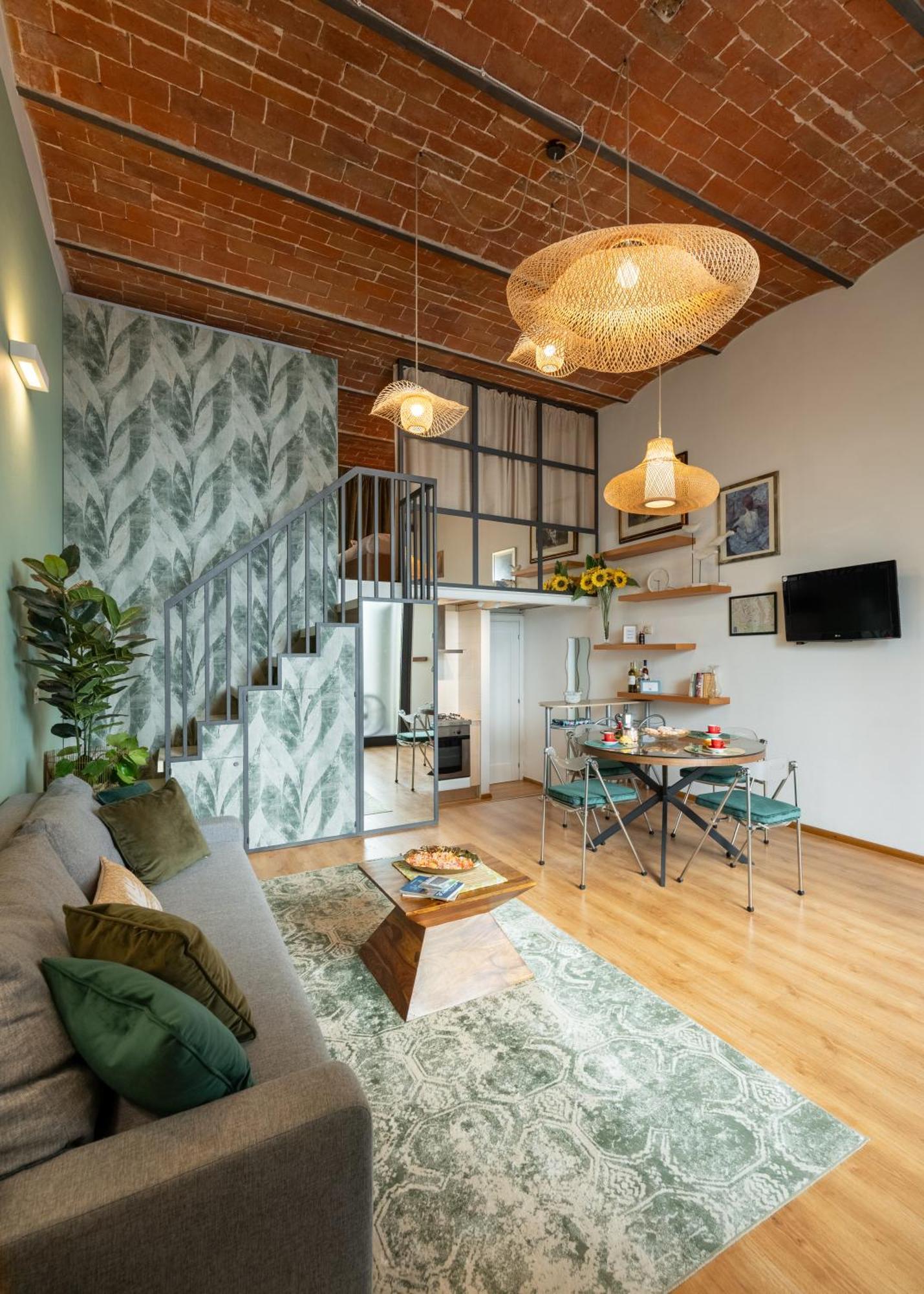 Via Cimabue 8b - Charming - Metropolitan Loft In - 20 Minute Walk To Center - Excellent Base For Exploring - Less Than 5 Minute Walk To The Supermarket - Amazing Bakery On The Corner * Florence