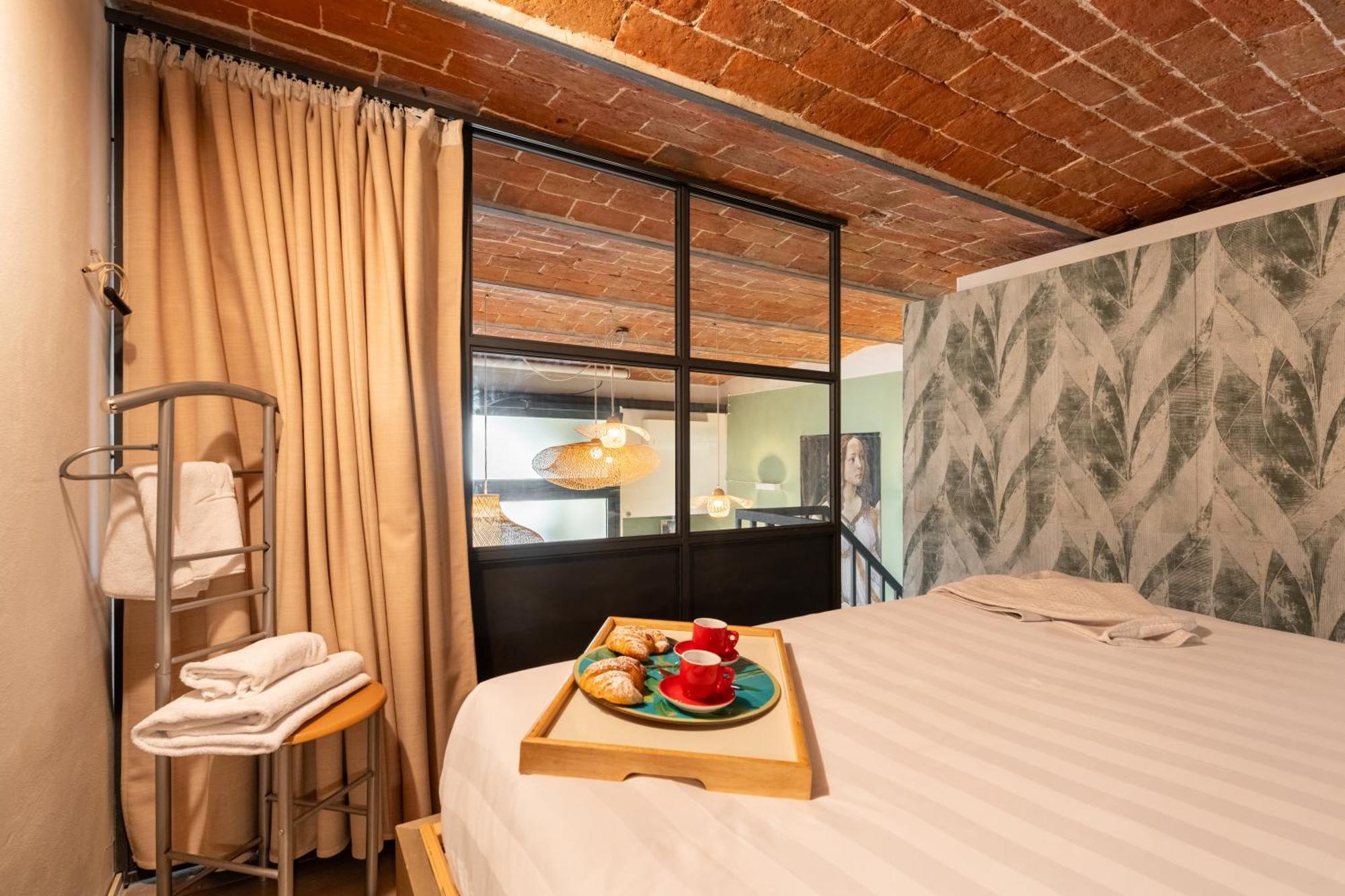 Via Cimabue 8b - Charming - Metropolitan Loft In - 20 Minute Walk To Center - Excellent Base For Exploring - Less Than 5 Minute Walk To The Supermarket - Amazing Bakery On The Corner Florence