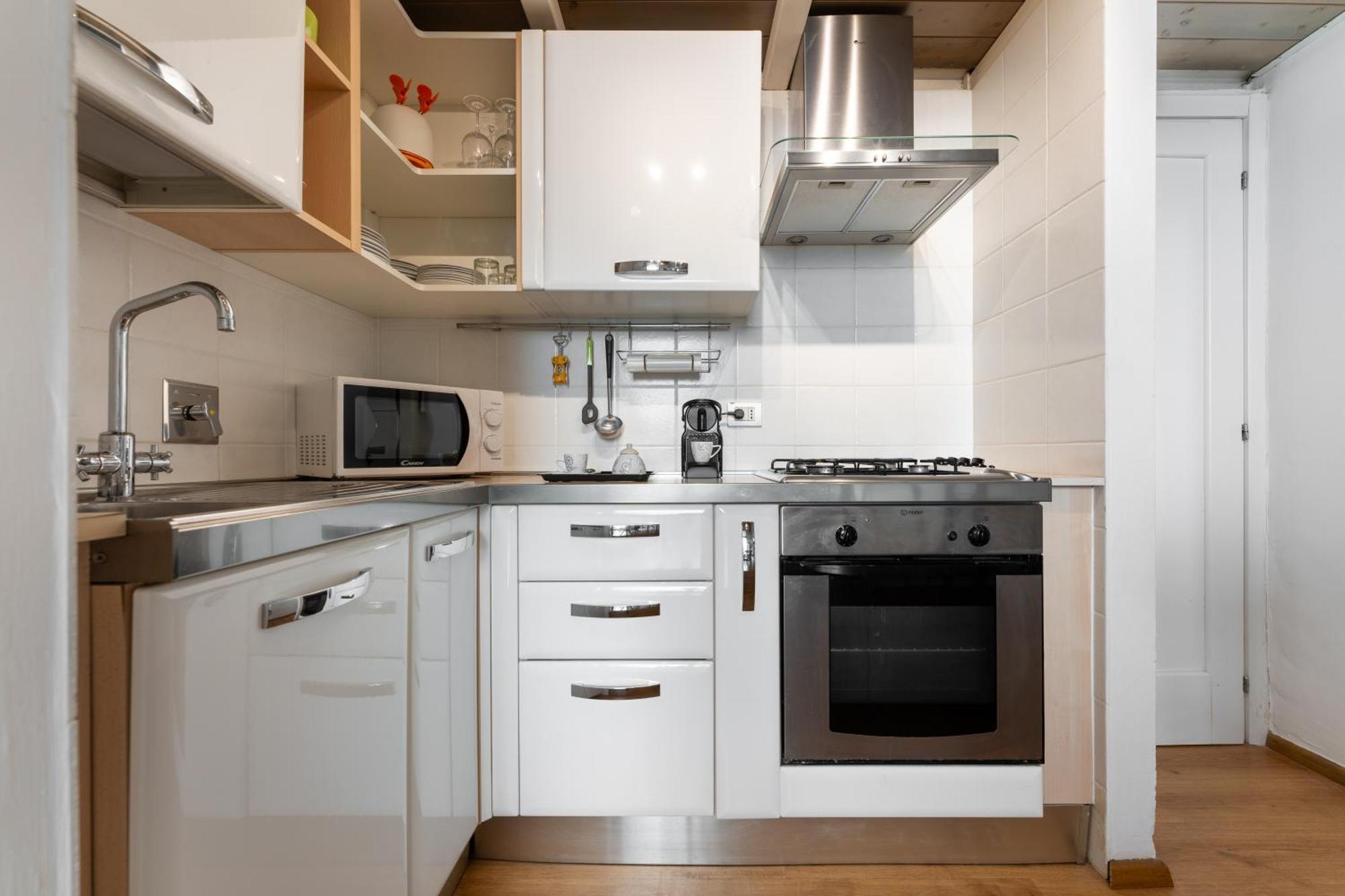 Via Cimabue 8b - Charming - Metropolitan Loft In - 20 Minute Walk To Center - Excellent Base For Exploring - Less Than 5 Minute Walk To The Supermarket - Amazing Bakery On The Corner Appartement