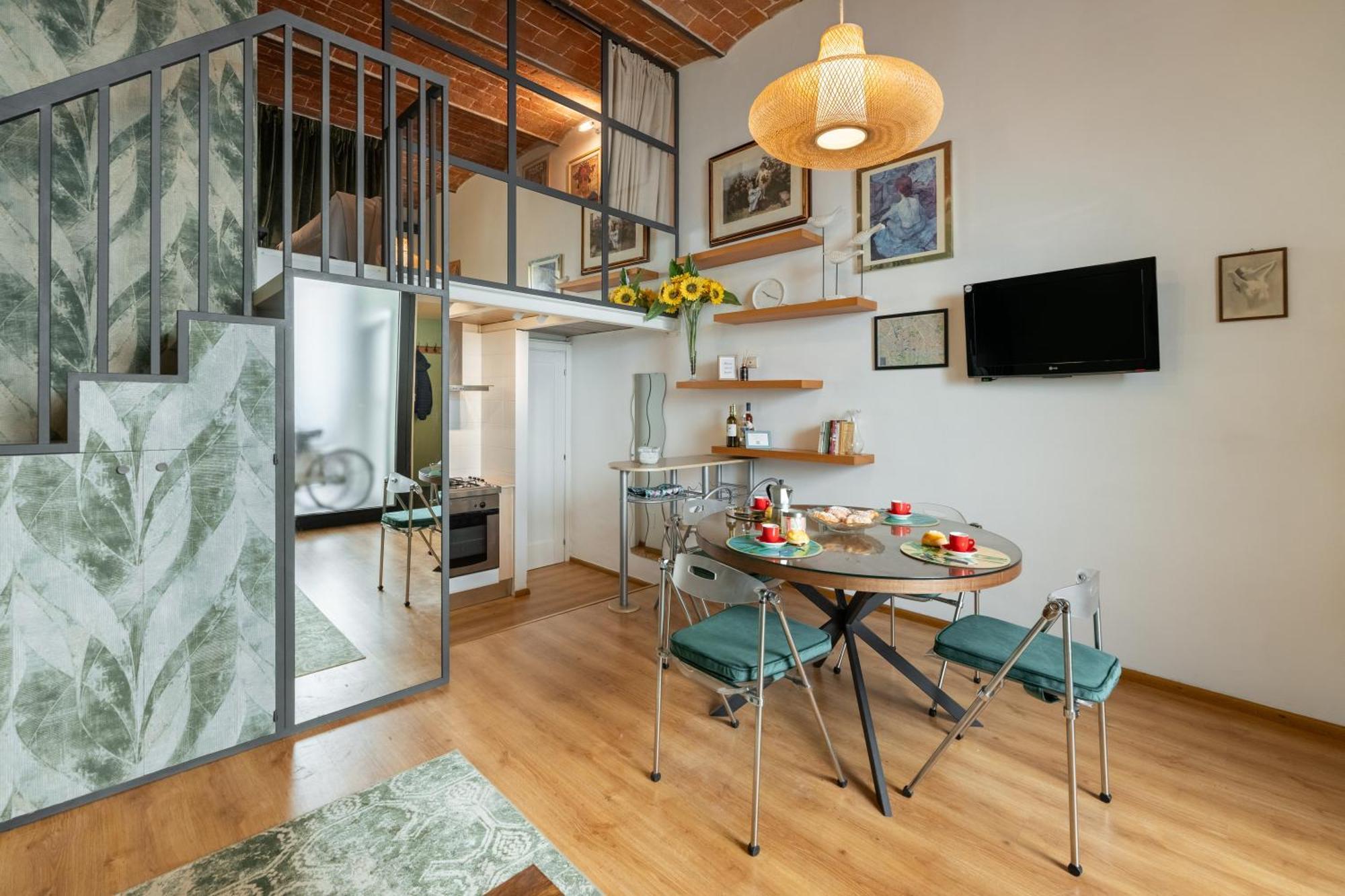 Appartement Via Cimabue 8b - Charming - Metropolitan Loft In - 20 Minute Walk To Center - Excellent Base For Exploring - Less Than 5 Minute Walk To The Supermarket - Amazing Bakery On The Corner *