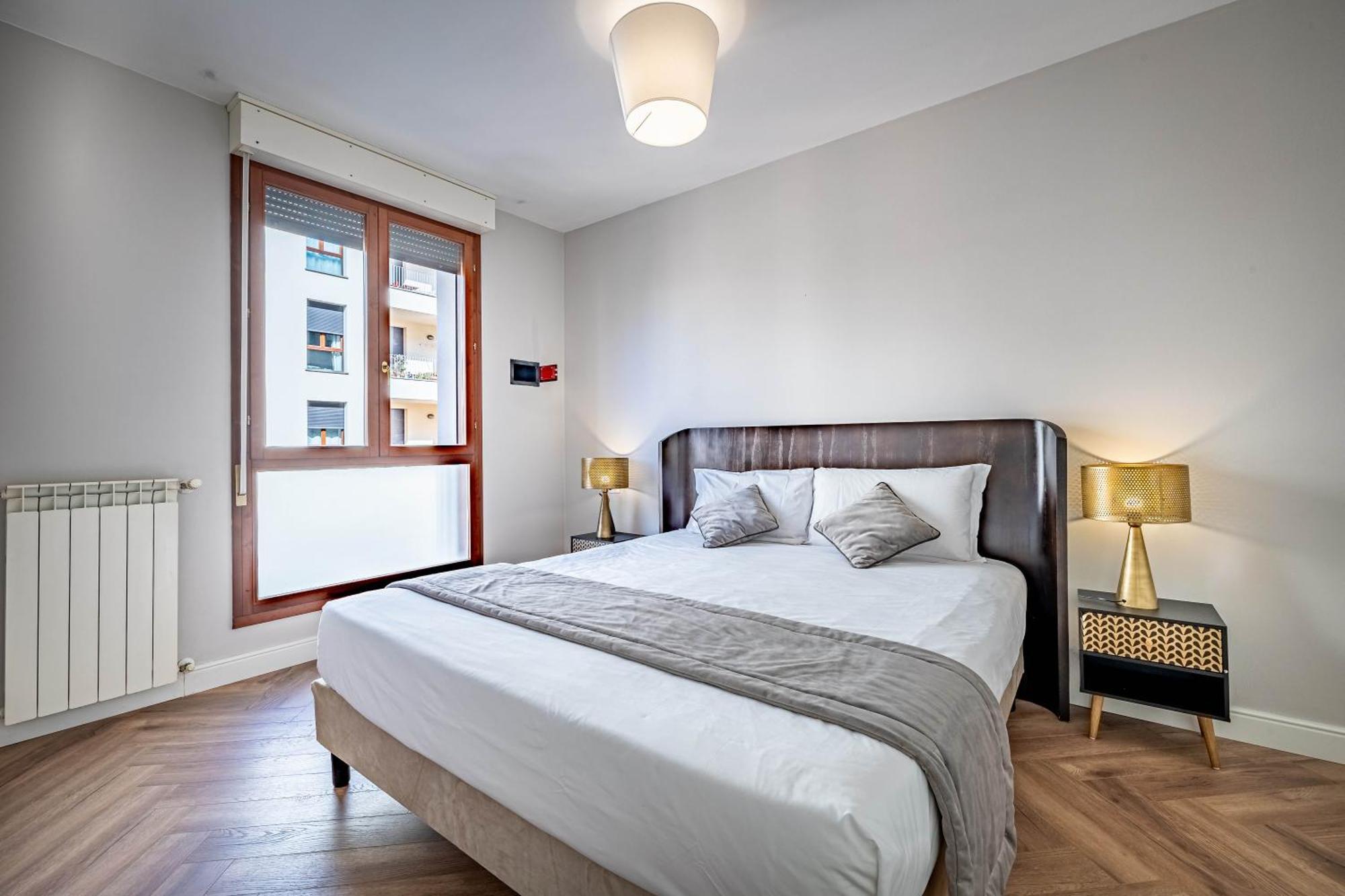 Yid Quiet With Parking Apartment