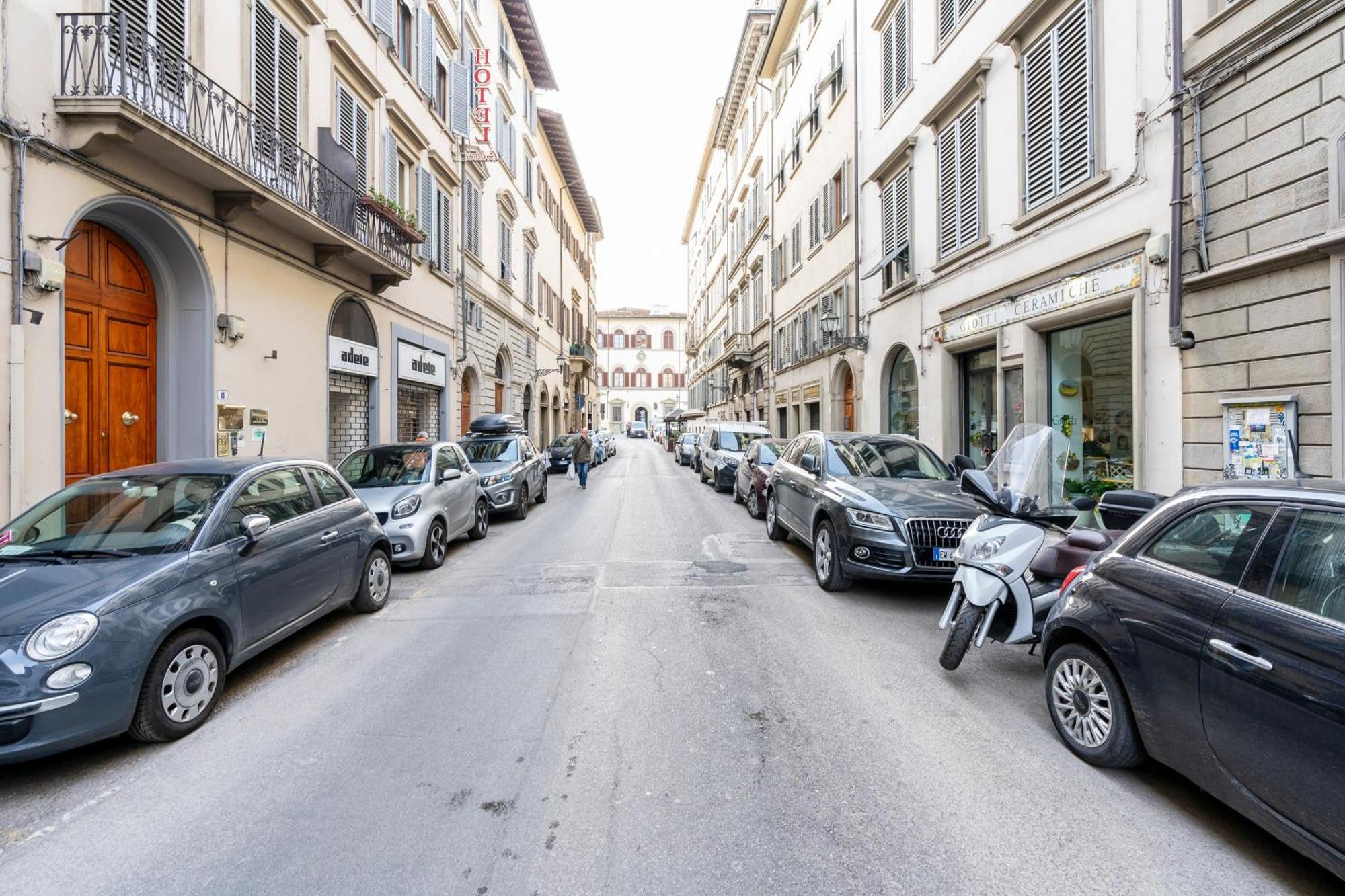 Apartamento Historic Borgo Ognissanti, 8 Florença