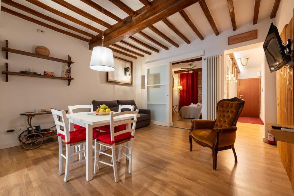 Keys Of Italy - Mercato 20 - Modern 1 Bedroom Nearby Mercato Florenz