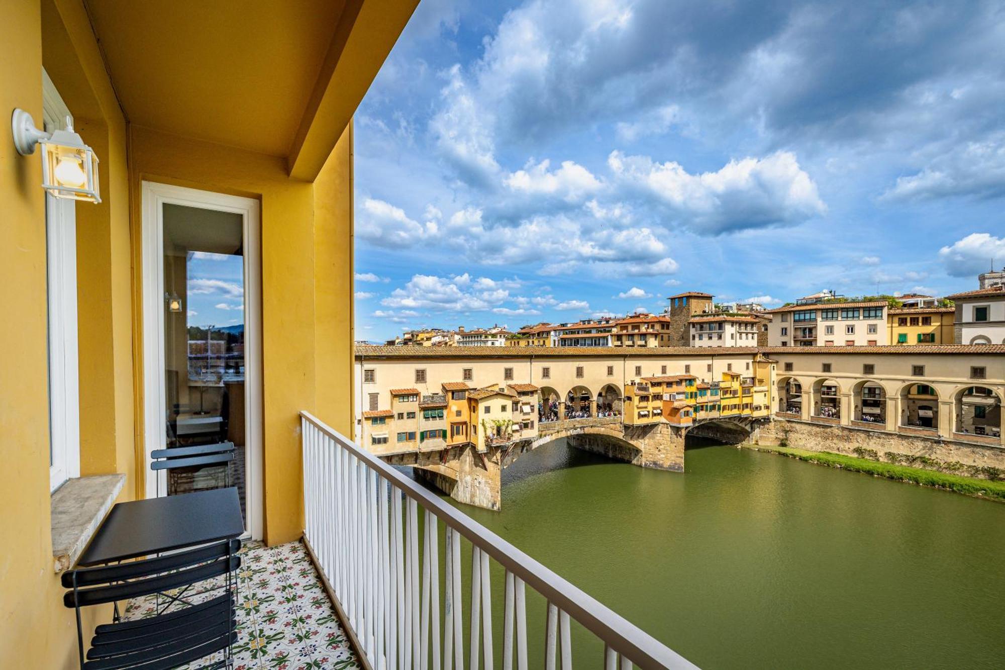 Apartment Yd Balcony On Pontevecchio View Florence