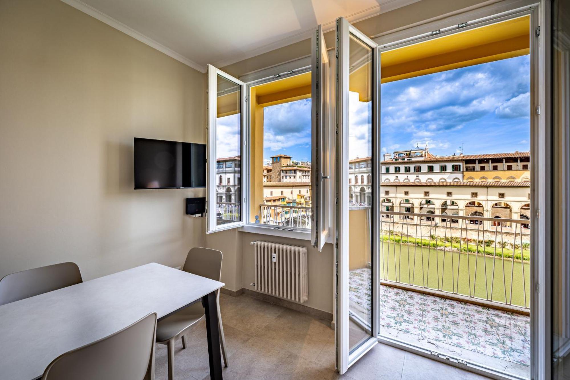 Yd Balcony On Pontevecchio View