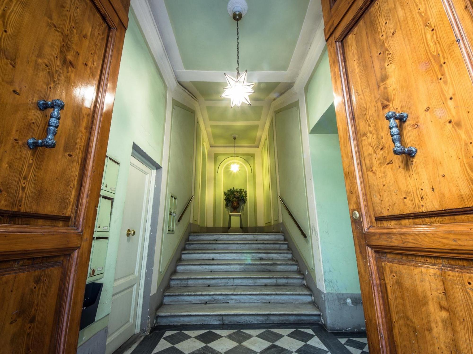 Apartment Pandolfini Courtyard Florence