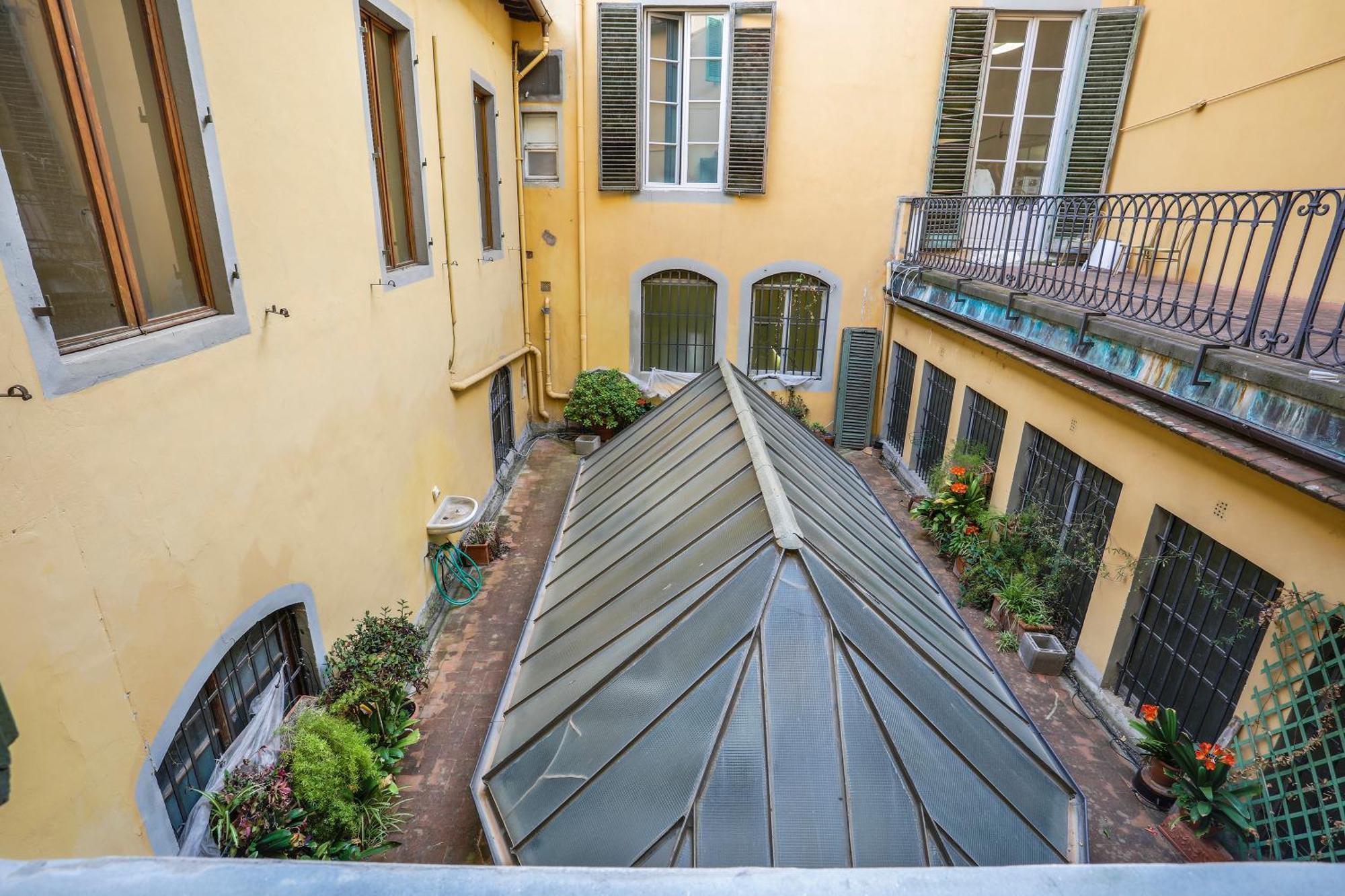Apartment Pandolfini Courtyard Florence
