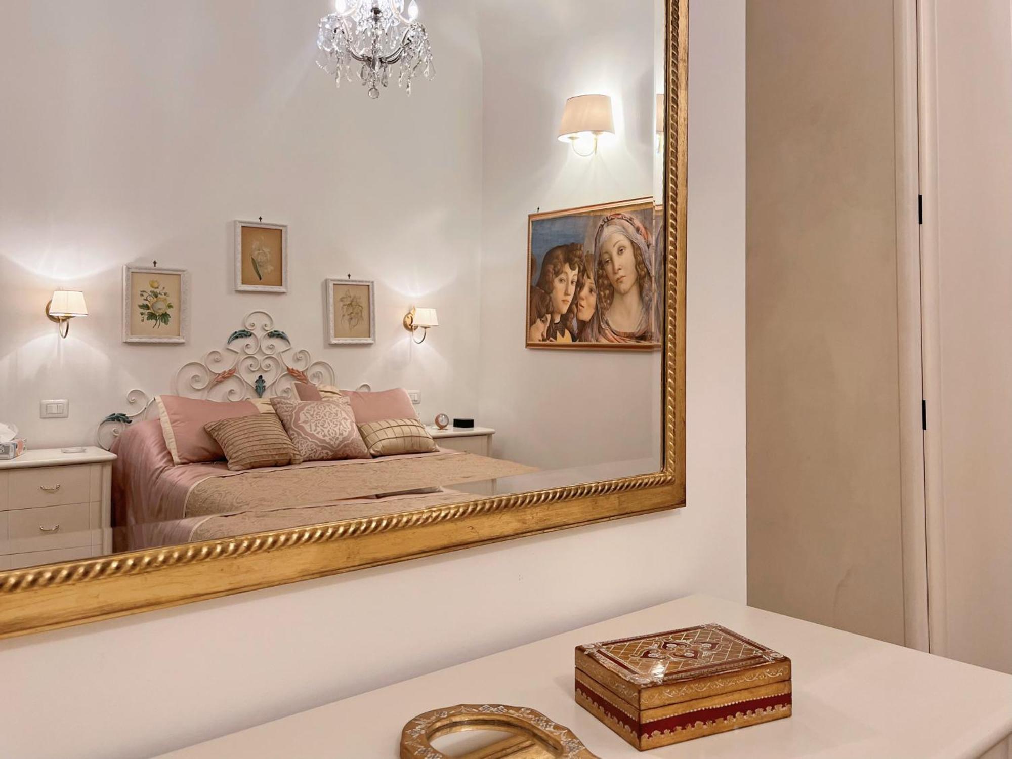 Luxury Art In Apartment Florenz