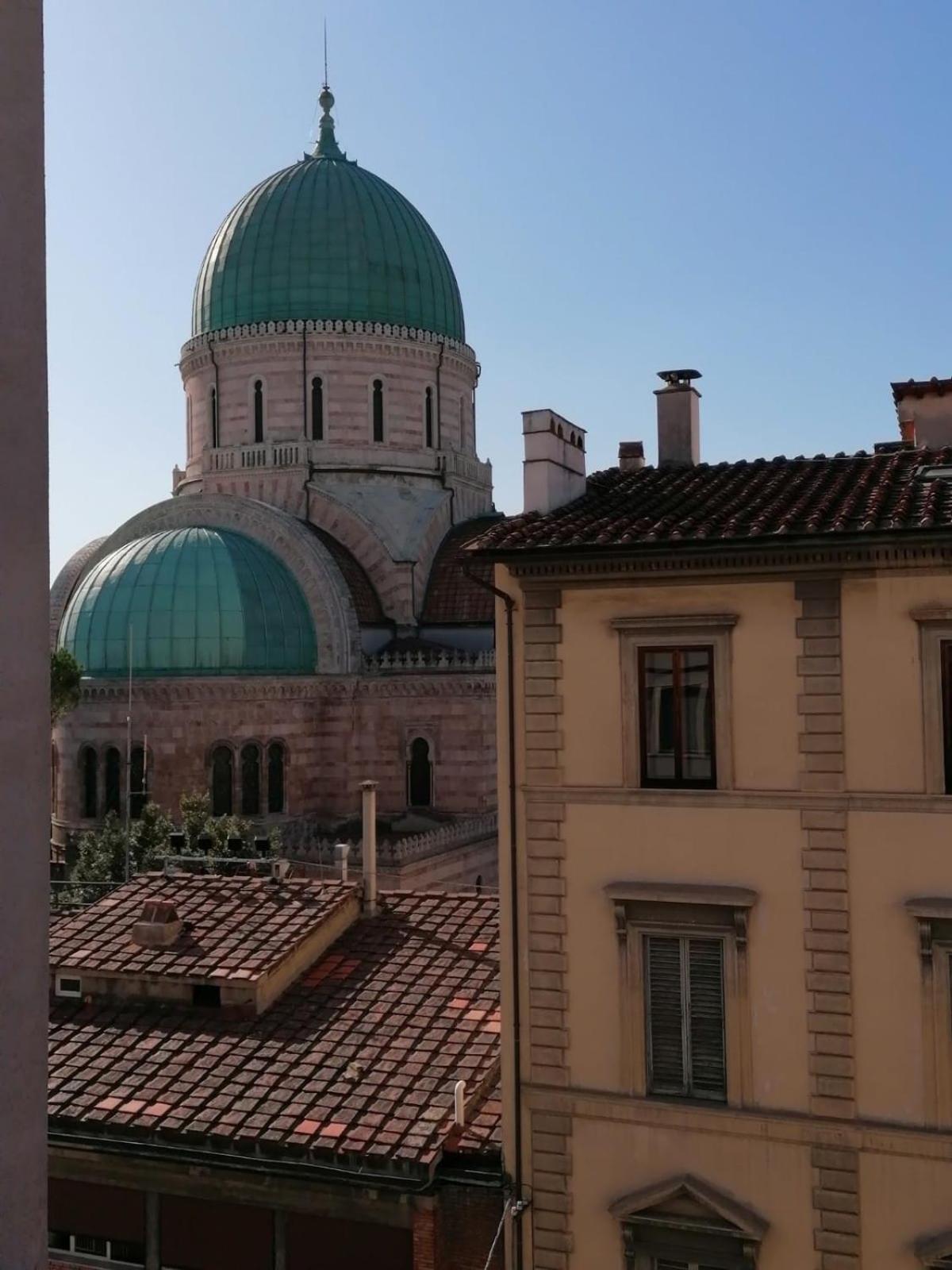 Sunny With Roof Patio *