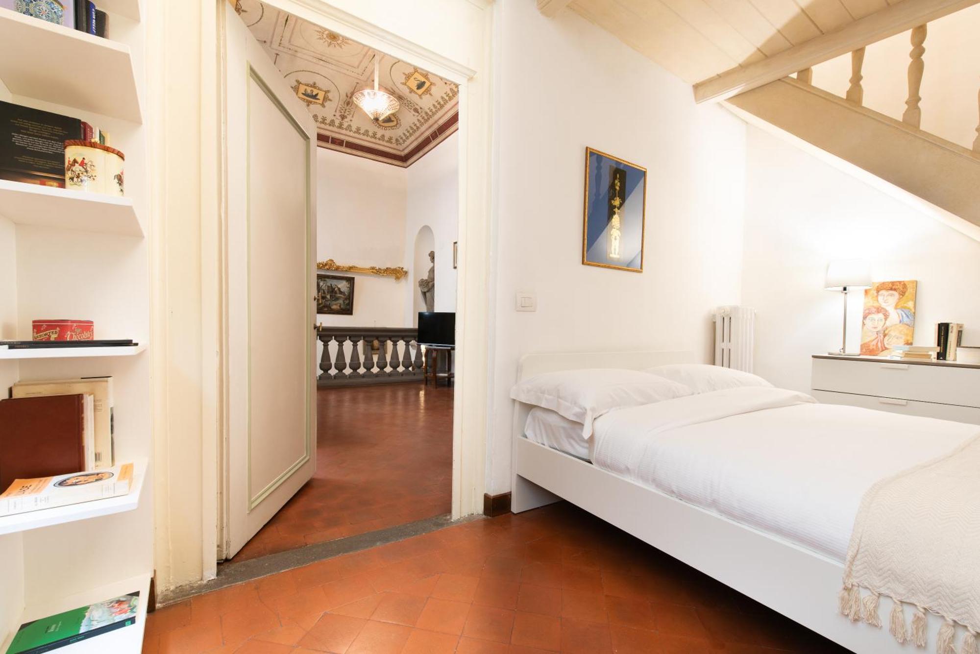 Appartement Santo Spirito Frescoed 6 Sleeps