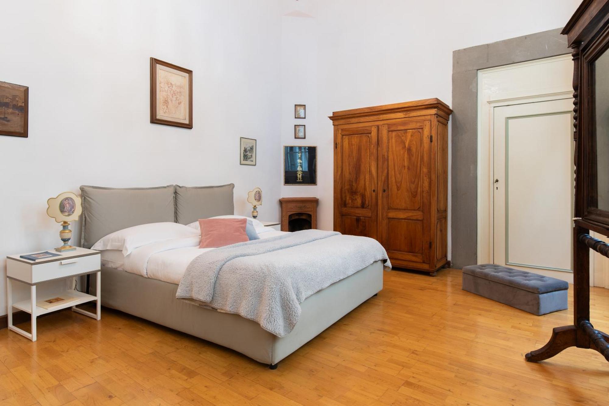 Appartement Santo Spirito Frescoed 6 Sleeps