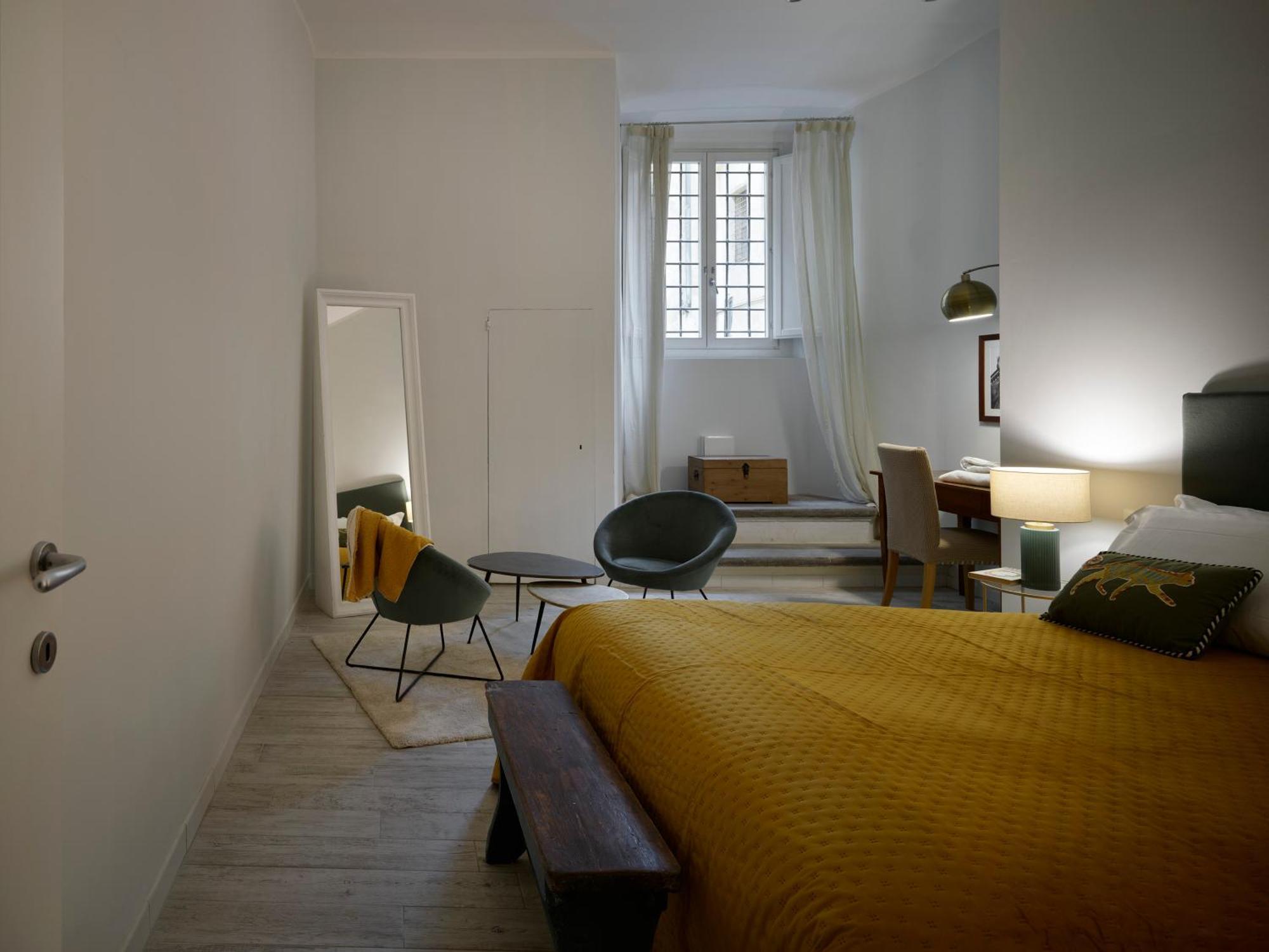 Apartment Bright 3-bedroom With Patio In Historic Center Near Duomo Florence