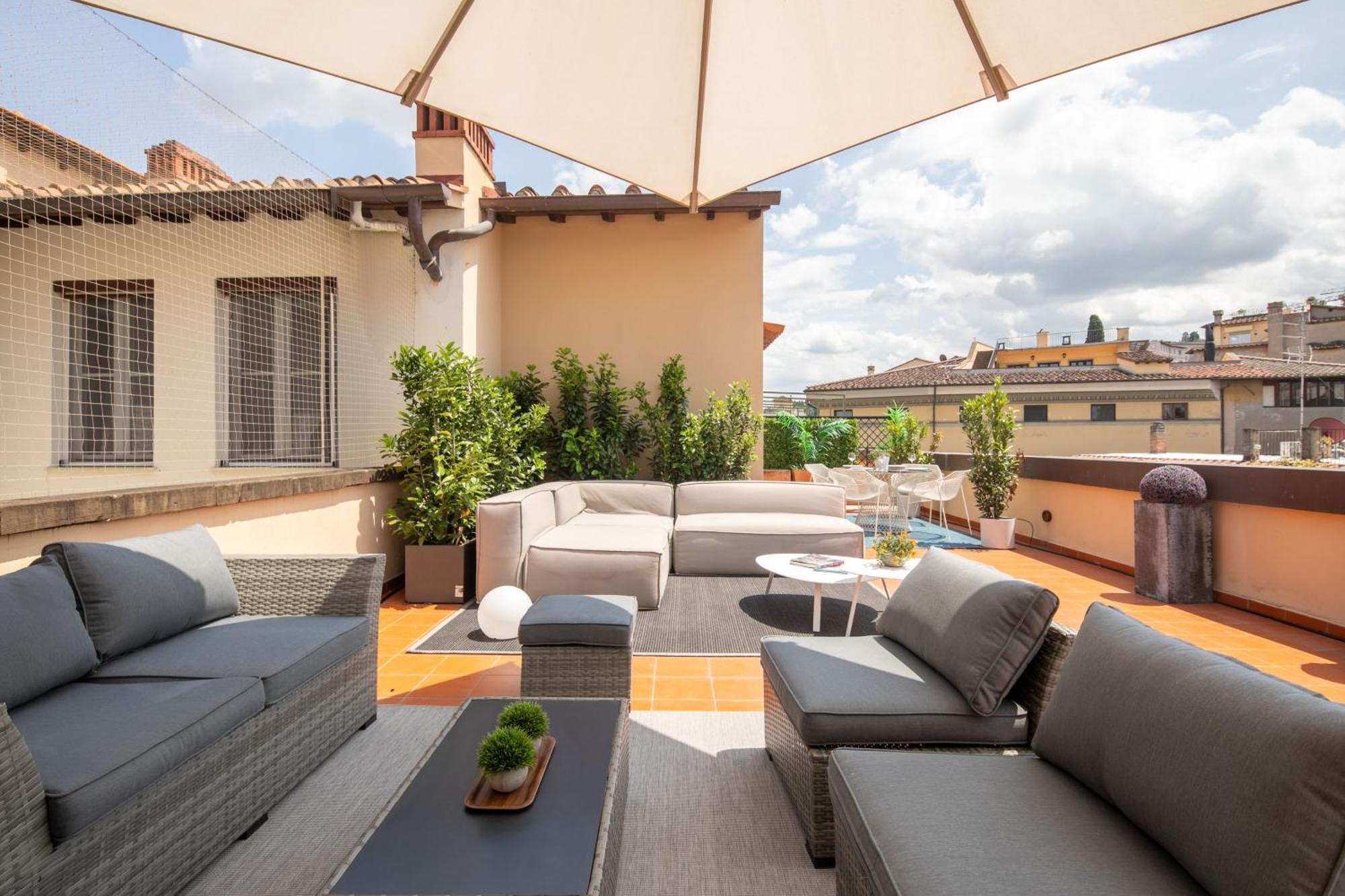 Apartment Attico Ponte Vecchio Vista Duomo+parking+terrazzo Florenz