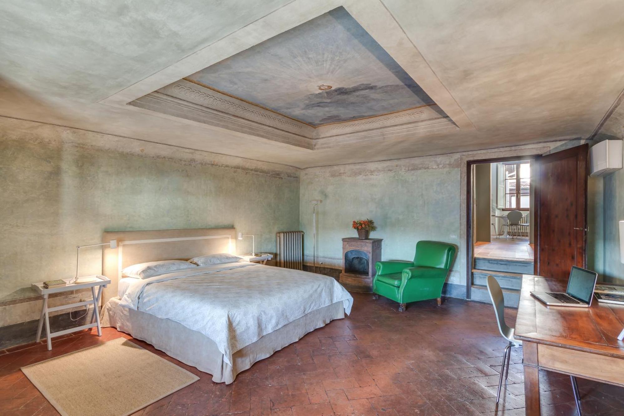 Accademia Frescoes Apartment *
