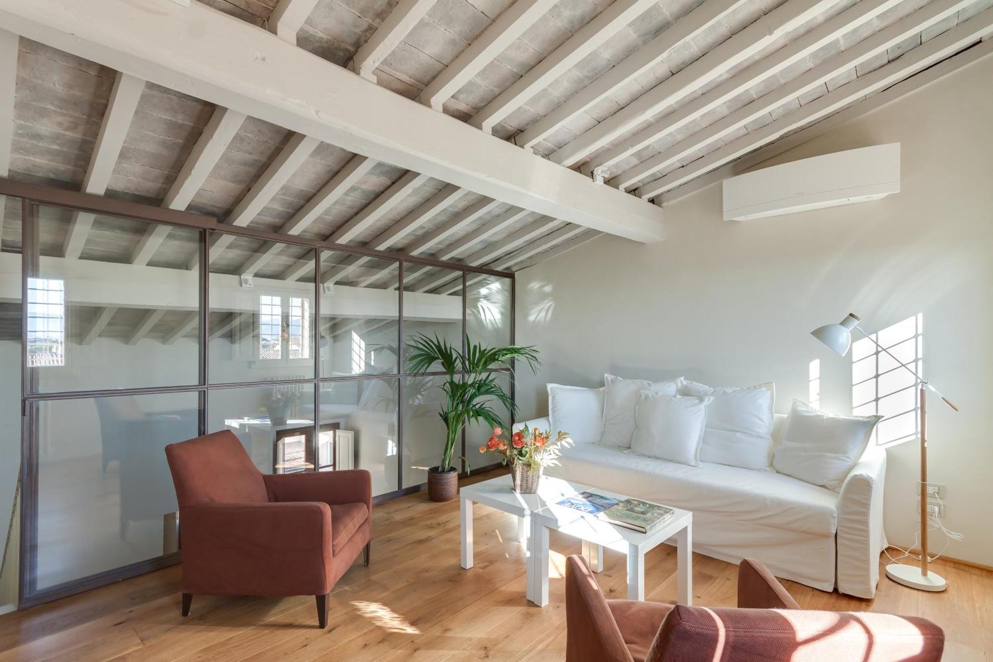 Accademia Frescoes Apartment Florence