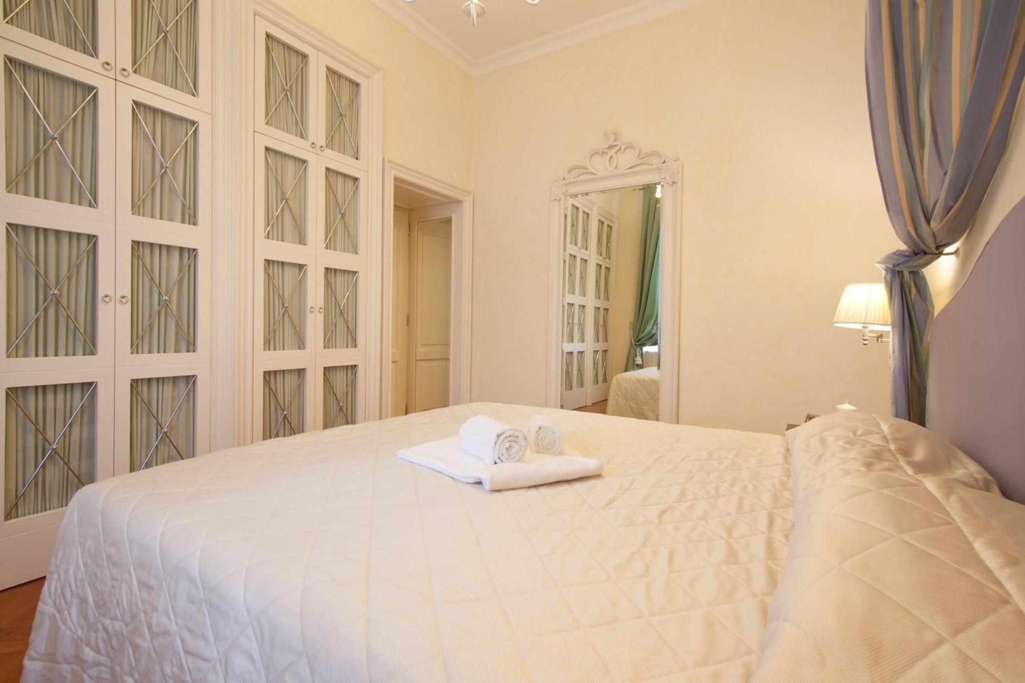 Serristori Palace 2*