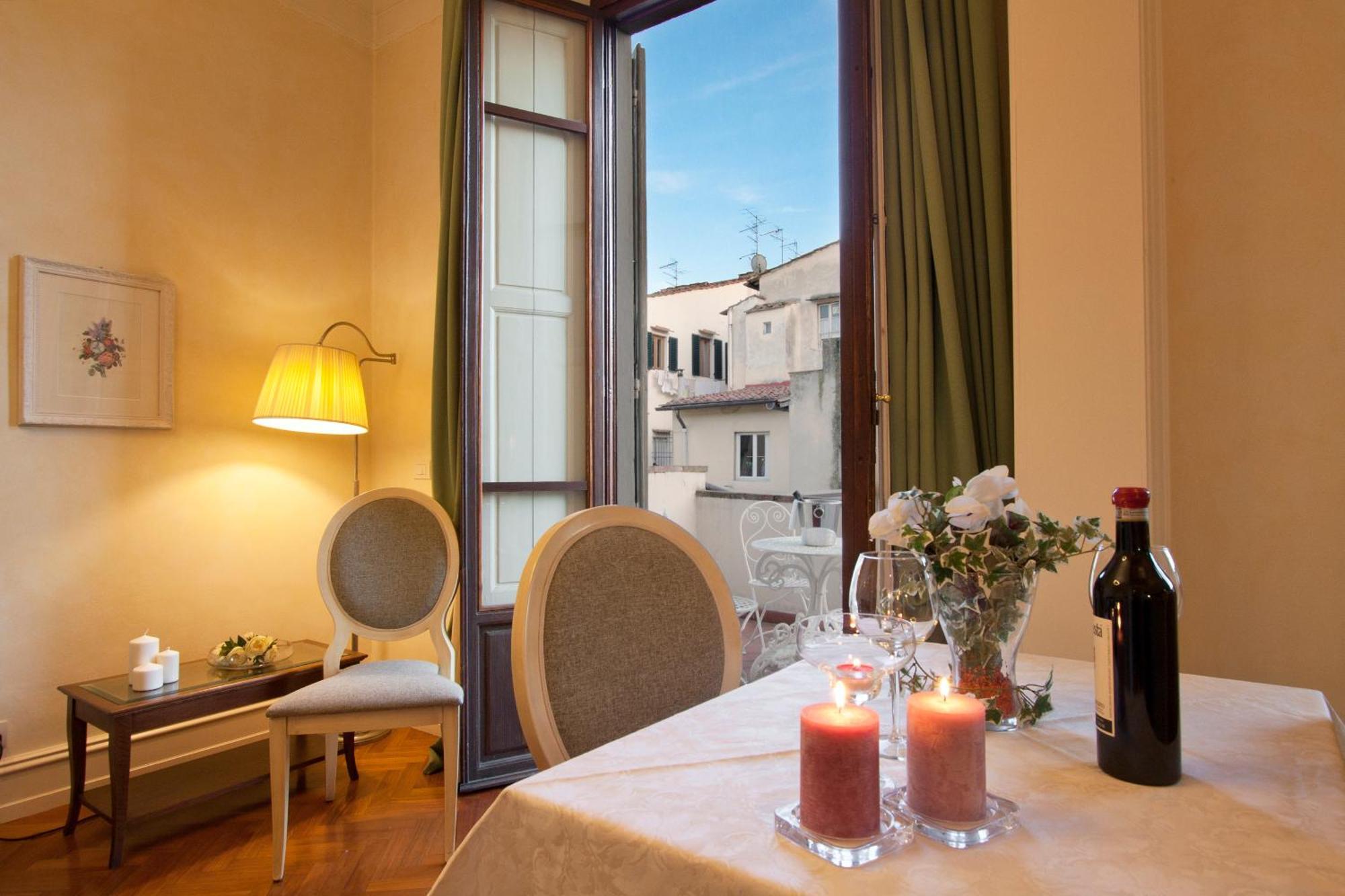Serristori Palace 2*