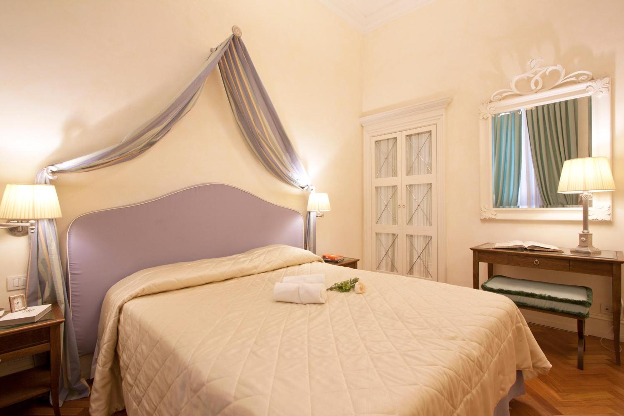 Serristori Palace 2*