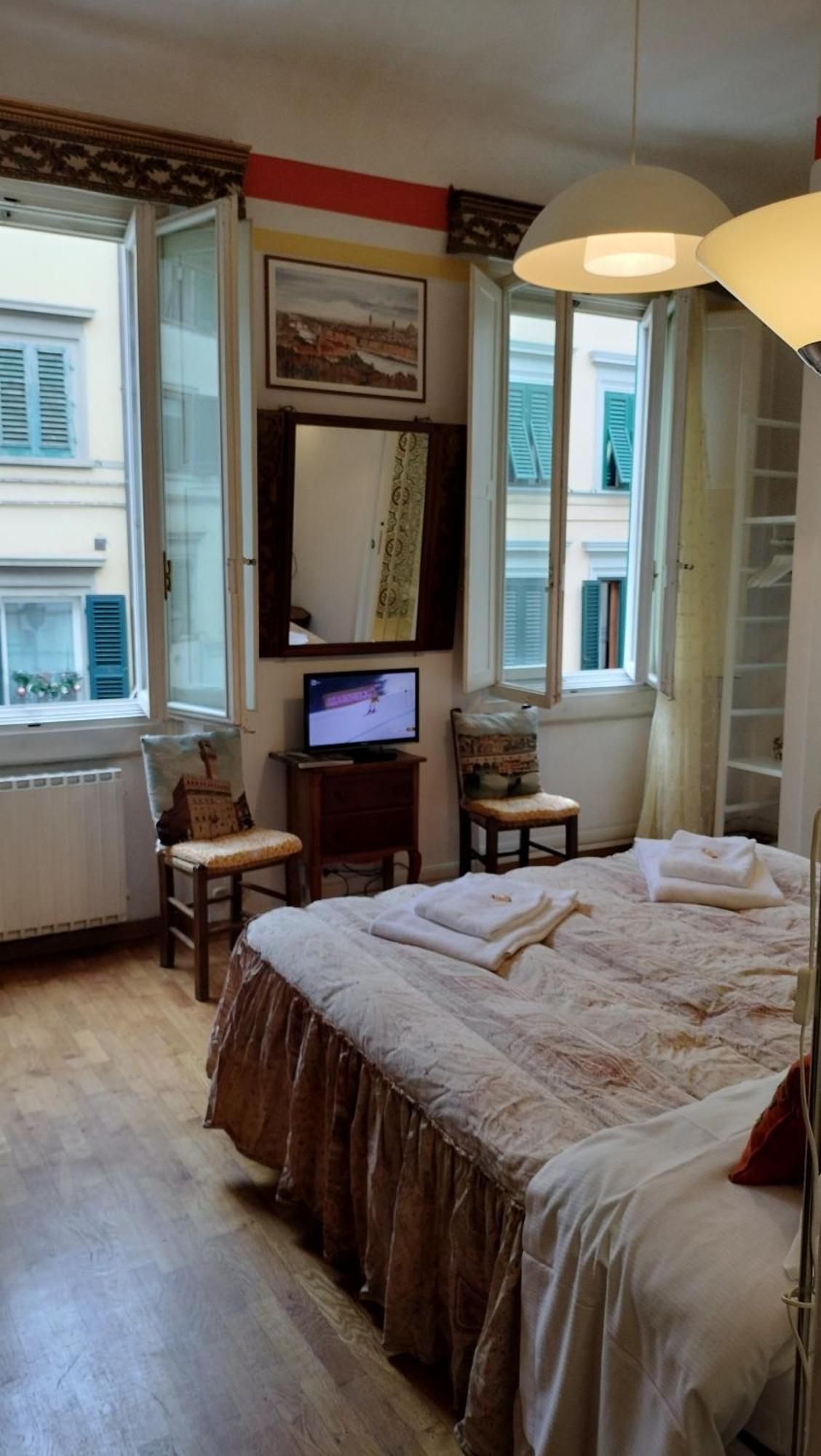 Bed & Breakfast Tre Gigli A Firenze, 5 Minutes From Station, Via Palazzuolo 55 Florence