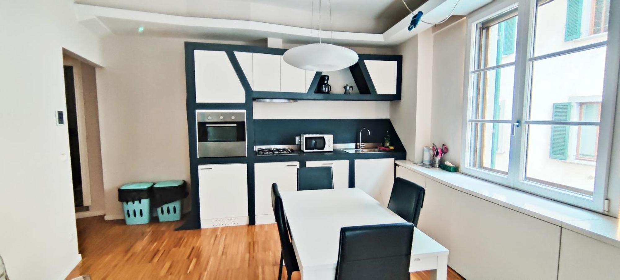 Toc Toc - Modern In Appartement *