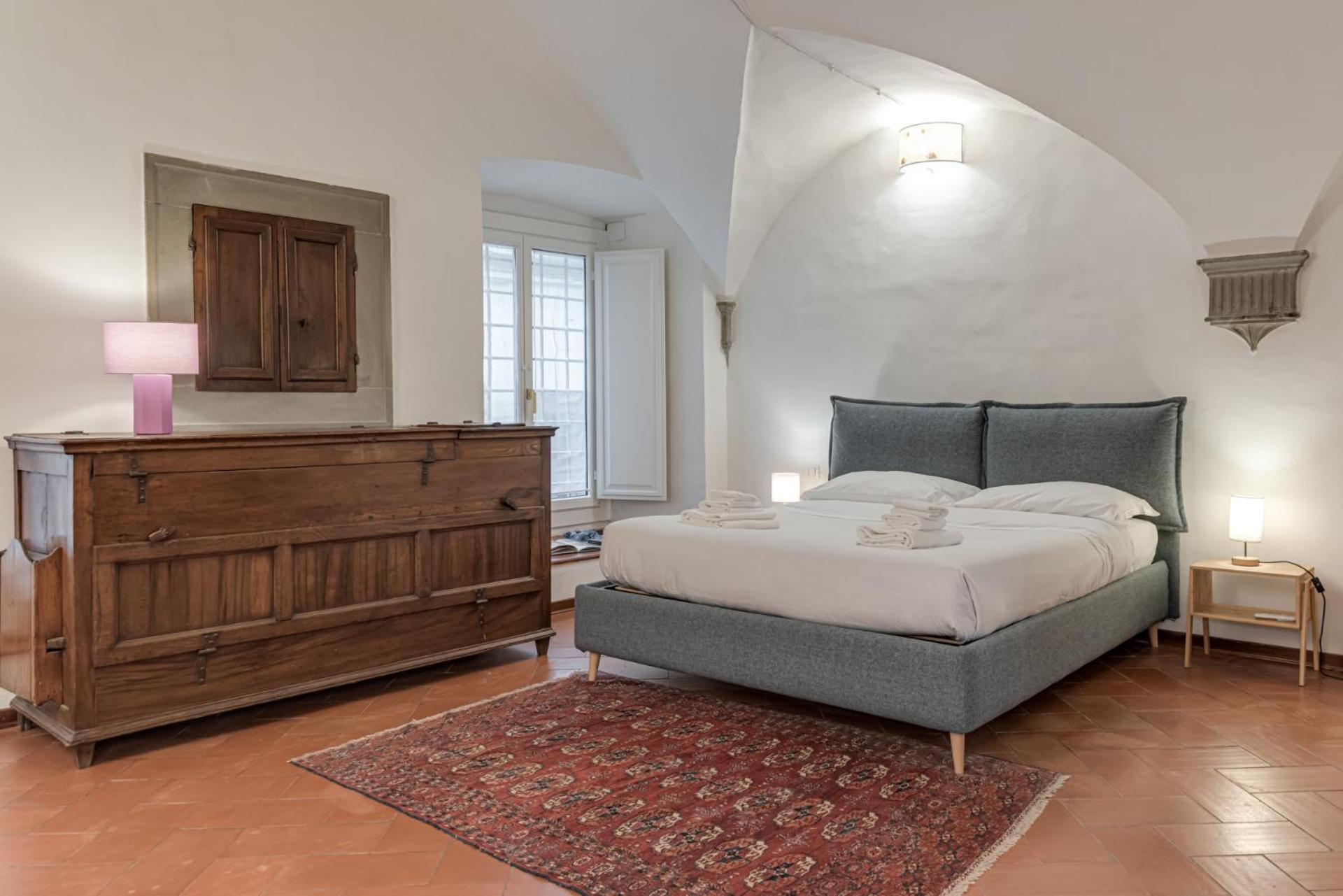 Miriam - Sweet Dreams In Apartment