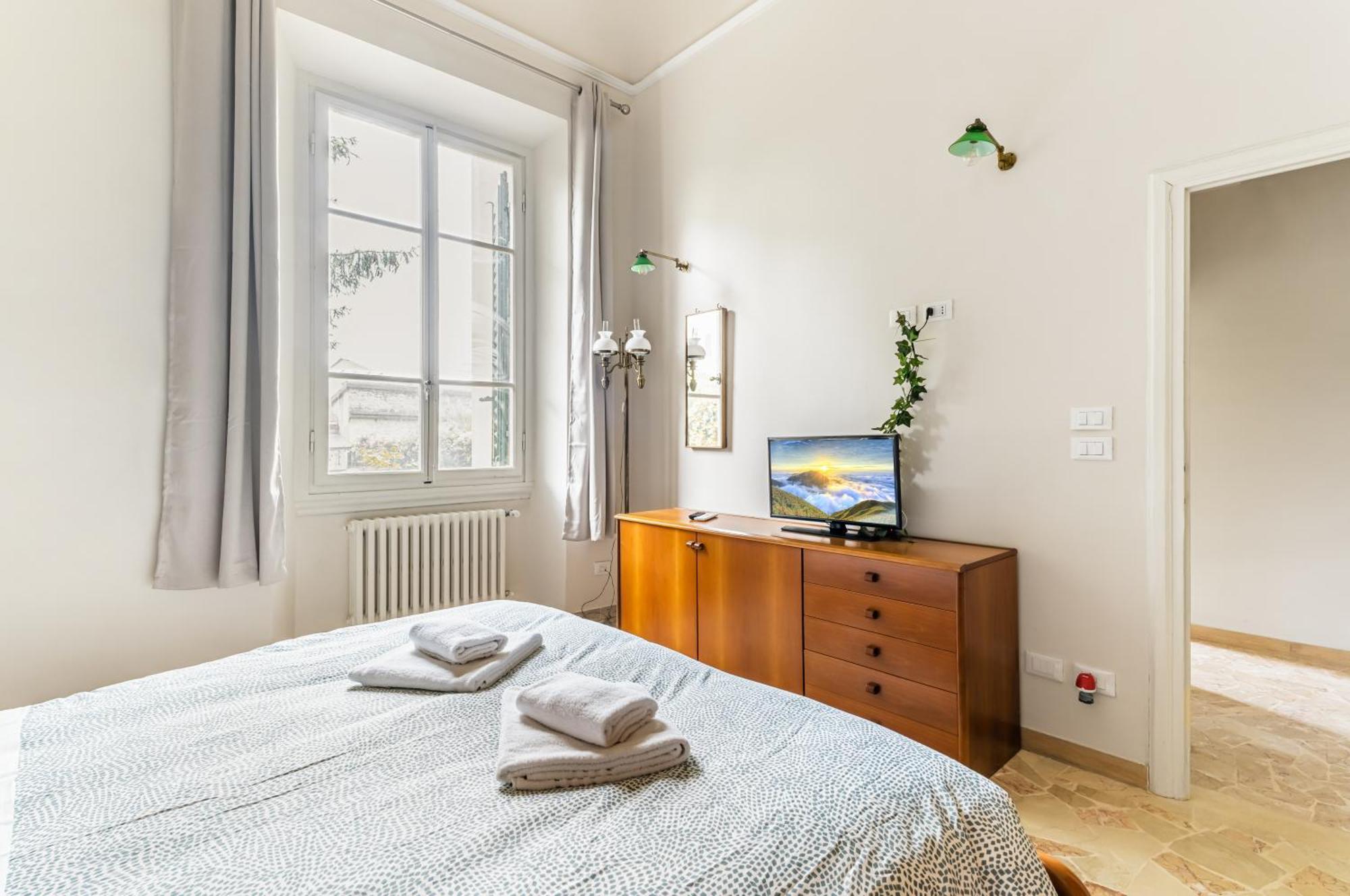Bright With Private Garden And Balcony Florença