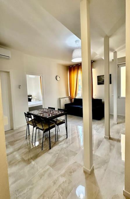 Nencionihouse- Modern Comfort Close To Center Appartement *