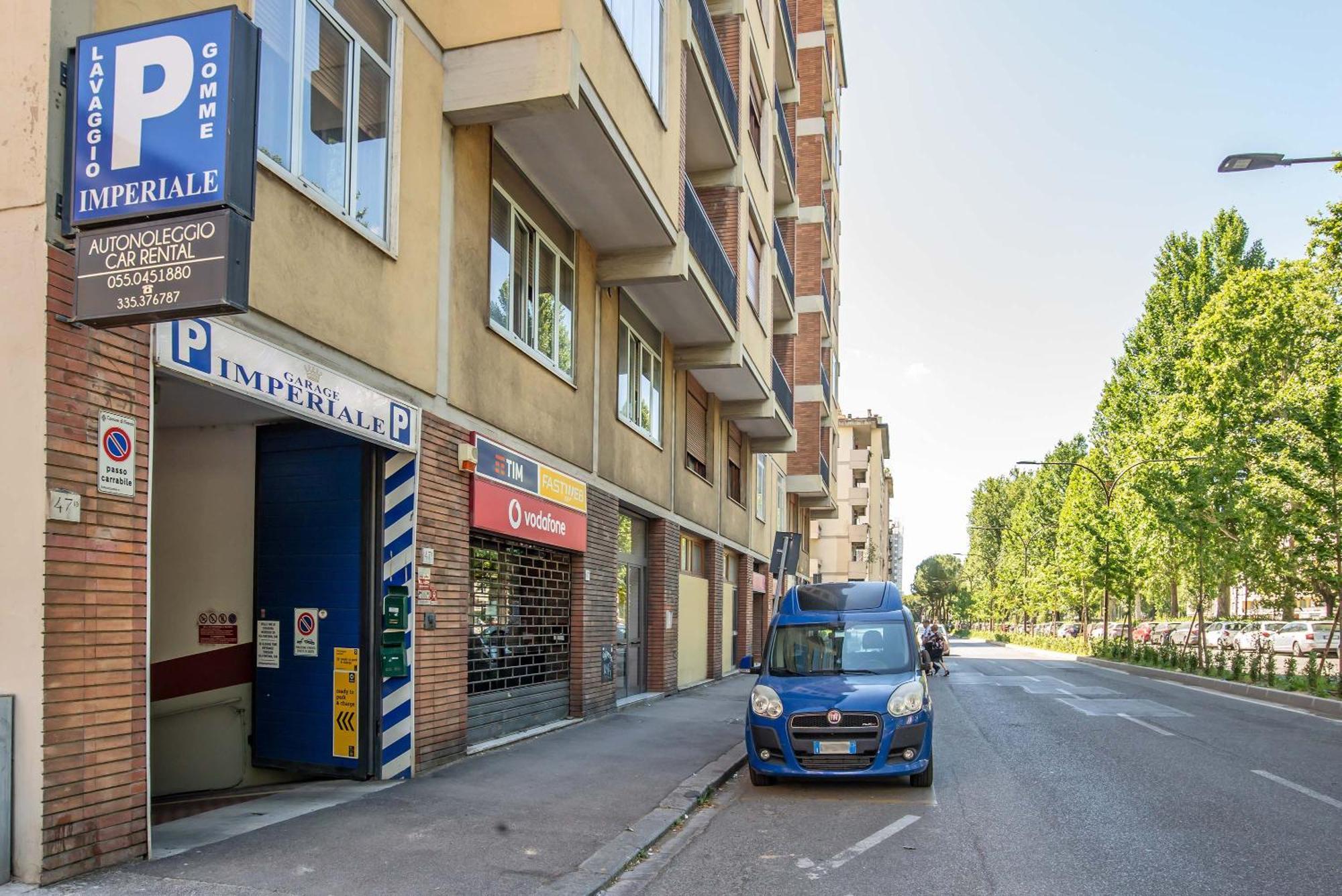 Apartment Lusa With Free Private Parking Florenz