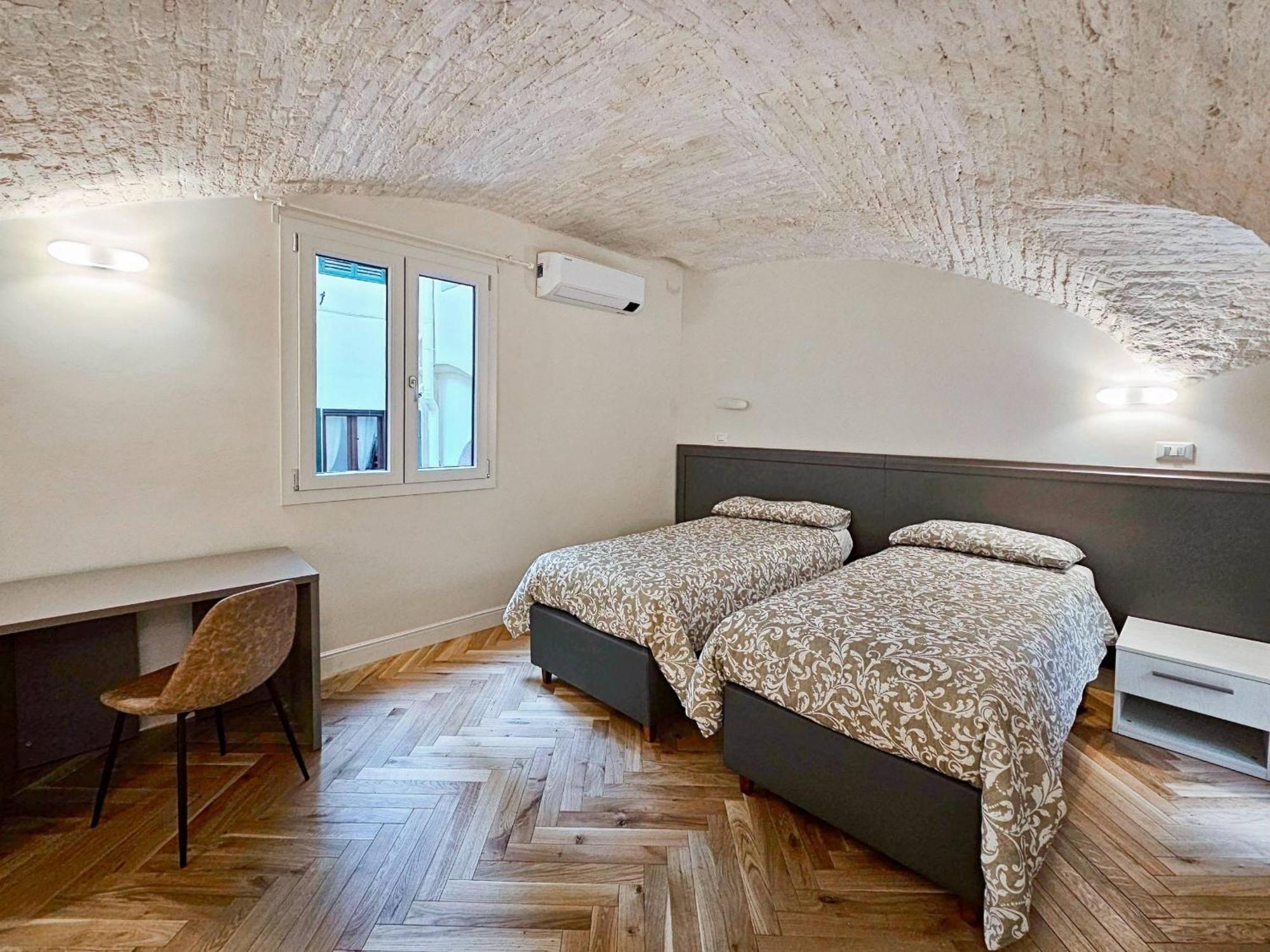 Centralissimo Due Passi Dal Duomo Per Gruppi Apartamento Florença
