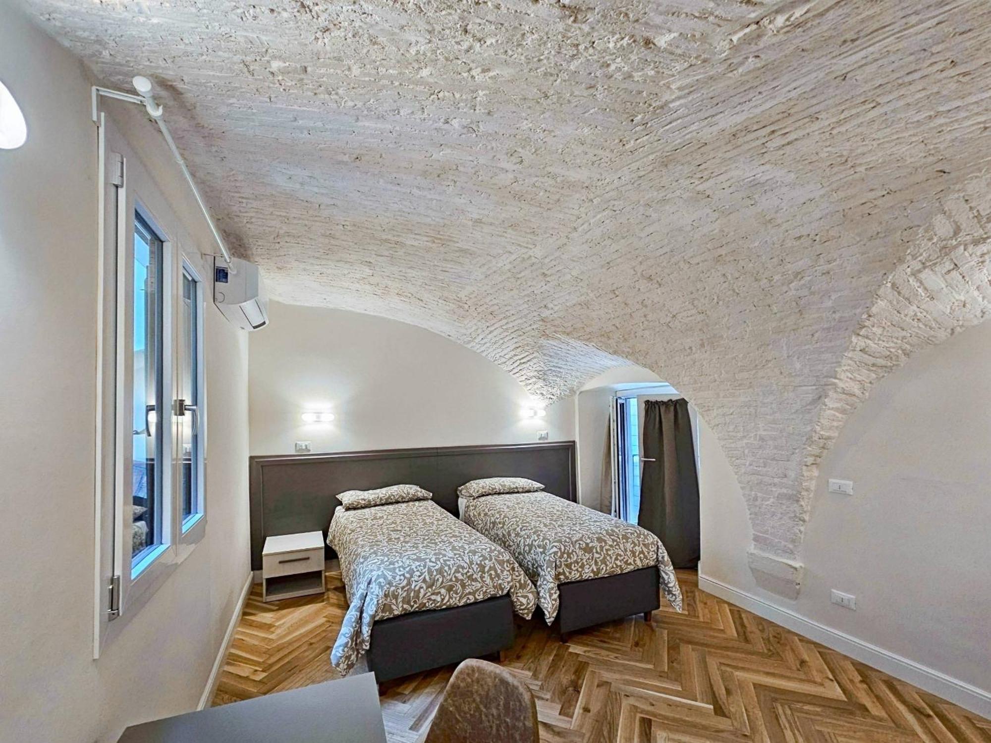 Centralissimo Due Passi Dal Duomo Per Gruppi Apartamento Florença