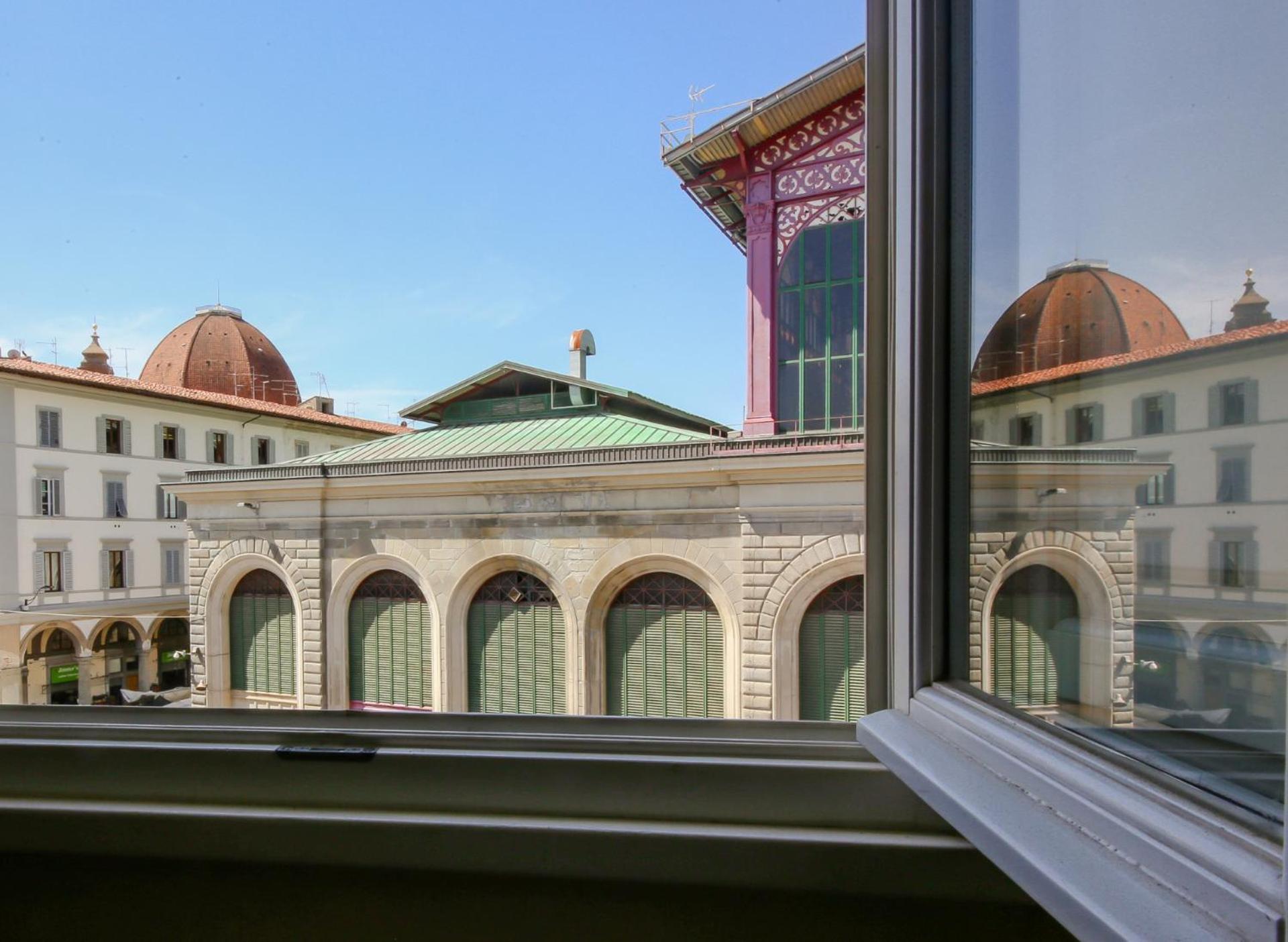 - Sant'orsola With View On The Market Firenze
