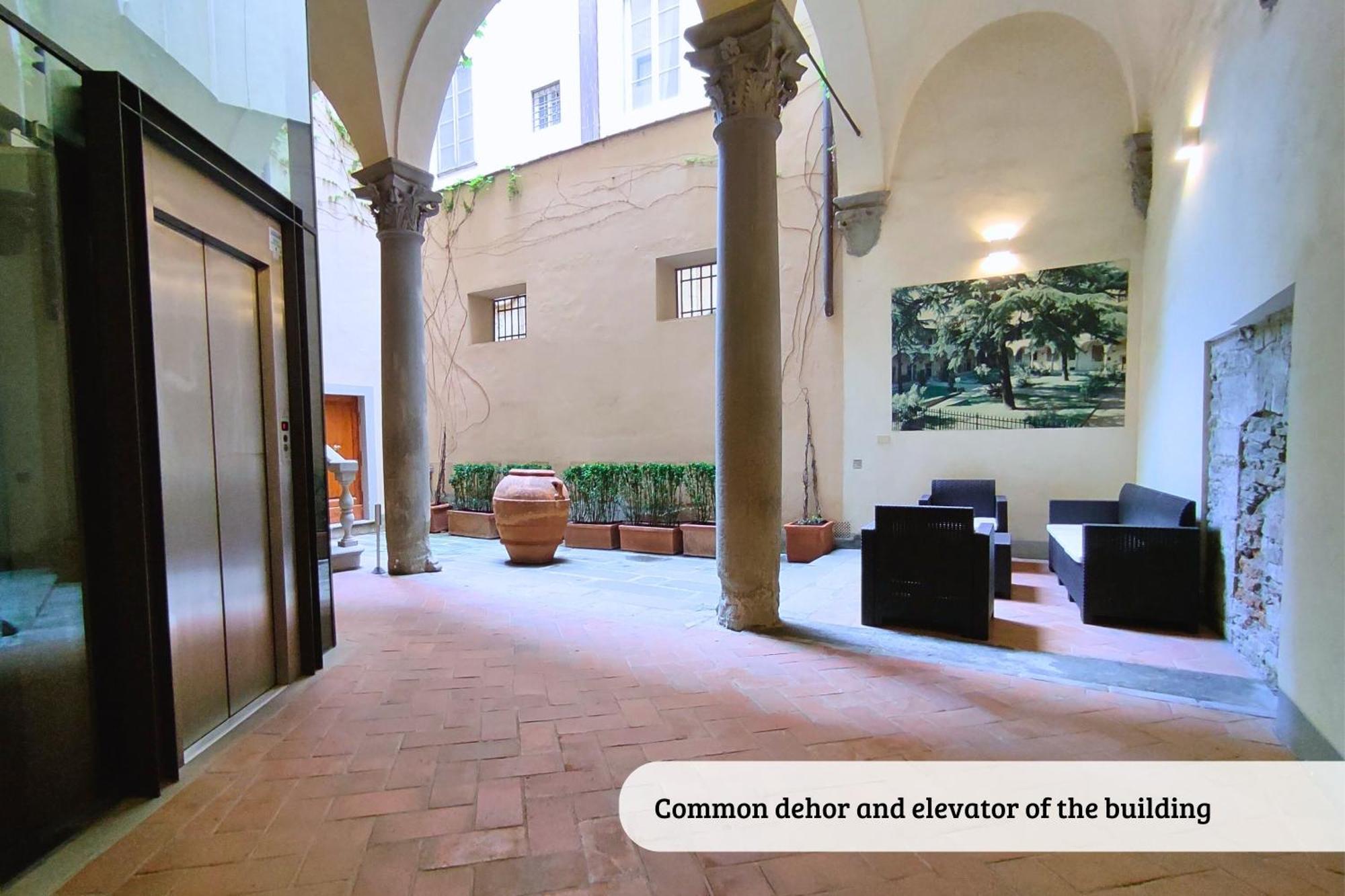 Pontormo With Fireplace In Oltrarno Appartement