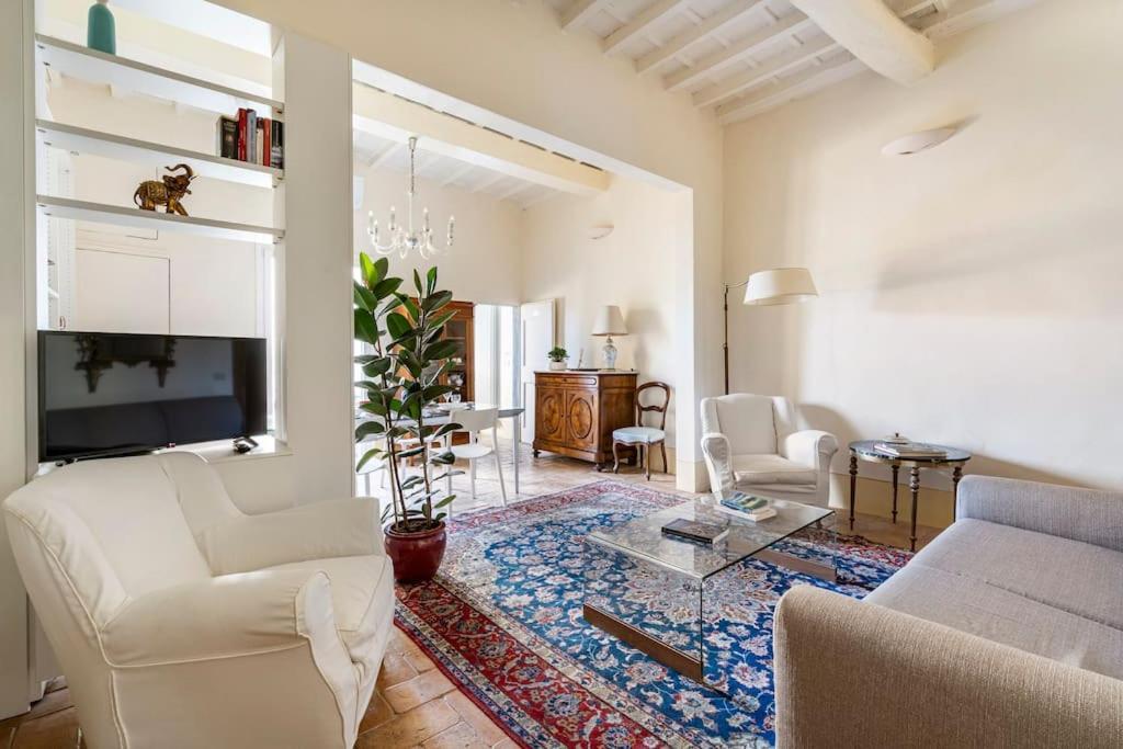 Relax Like Home, Piazza Santa Croce, With Balcony Appartement *
