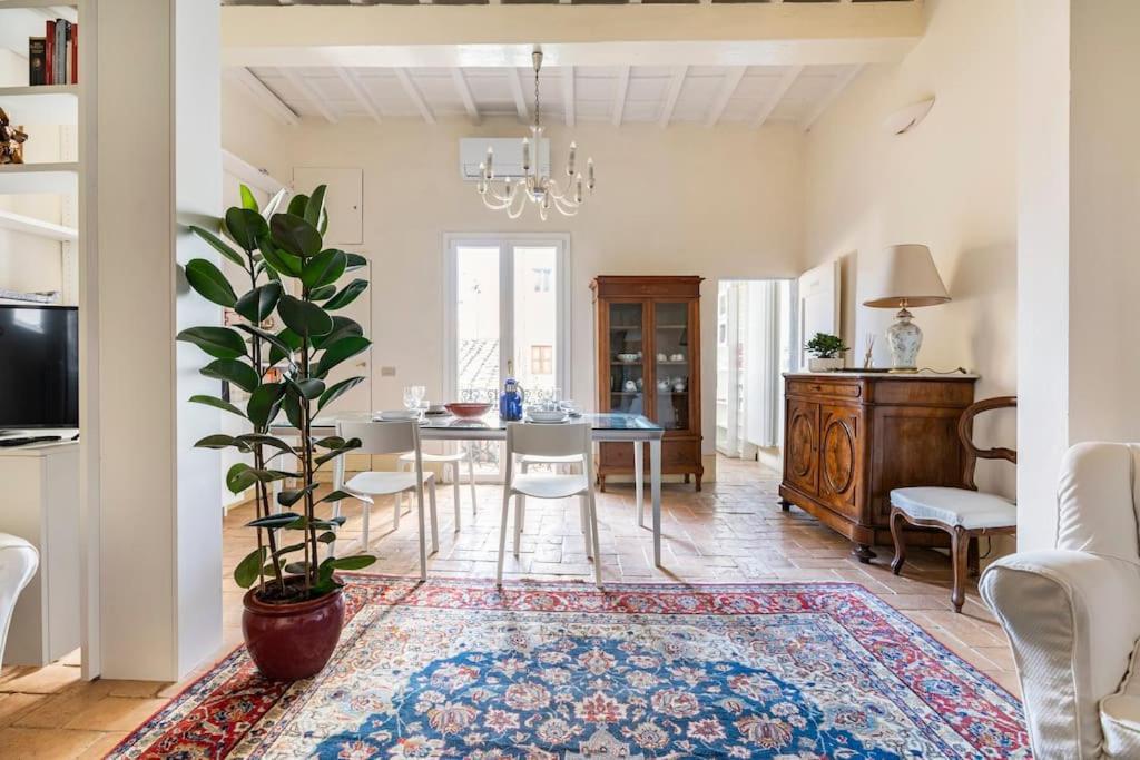 Relax Like Home, Piazza Santa Croce, With Balcony Florence