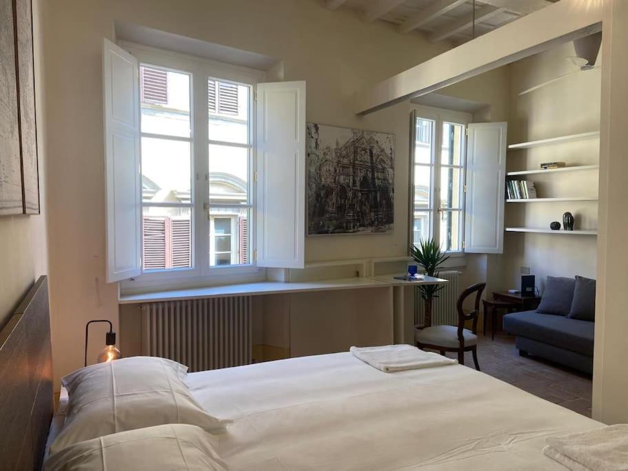 Appartement Relax Like Home, Piazza Santa Croce, With Balcony *