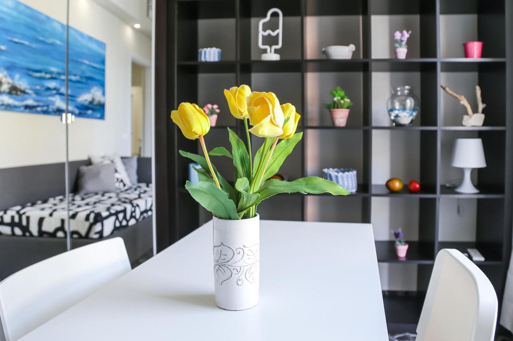 - Rosselli 3bdr With Balcony *