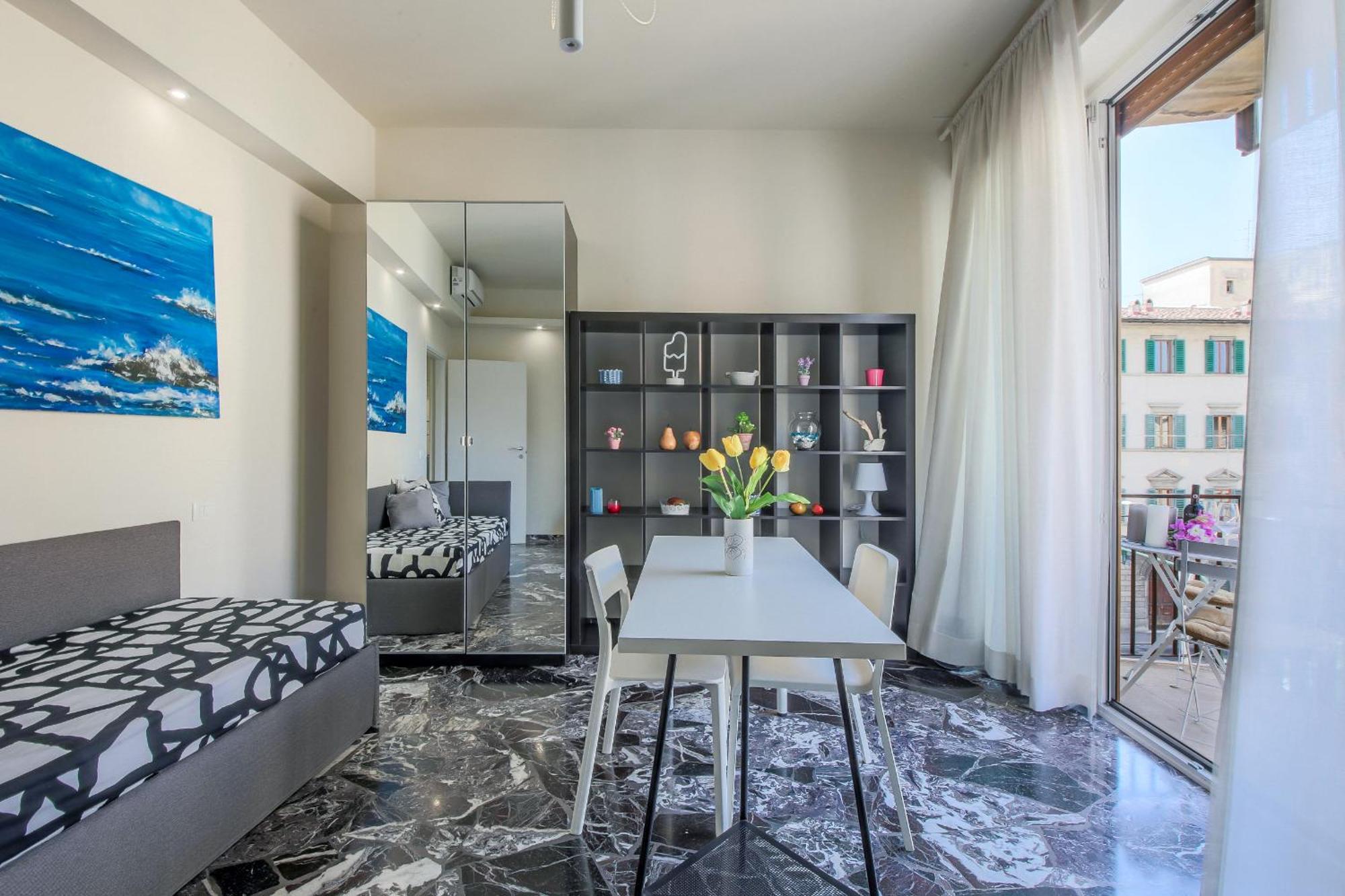- Rosselli 3bdr With Balcony Appartement