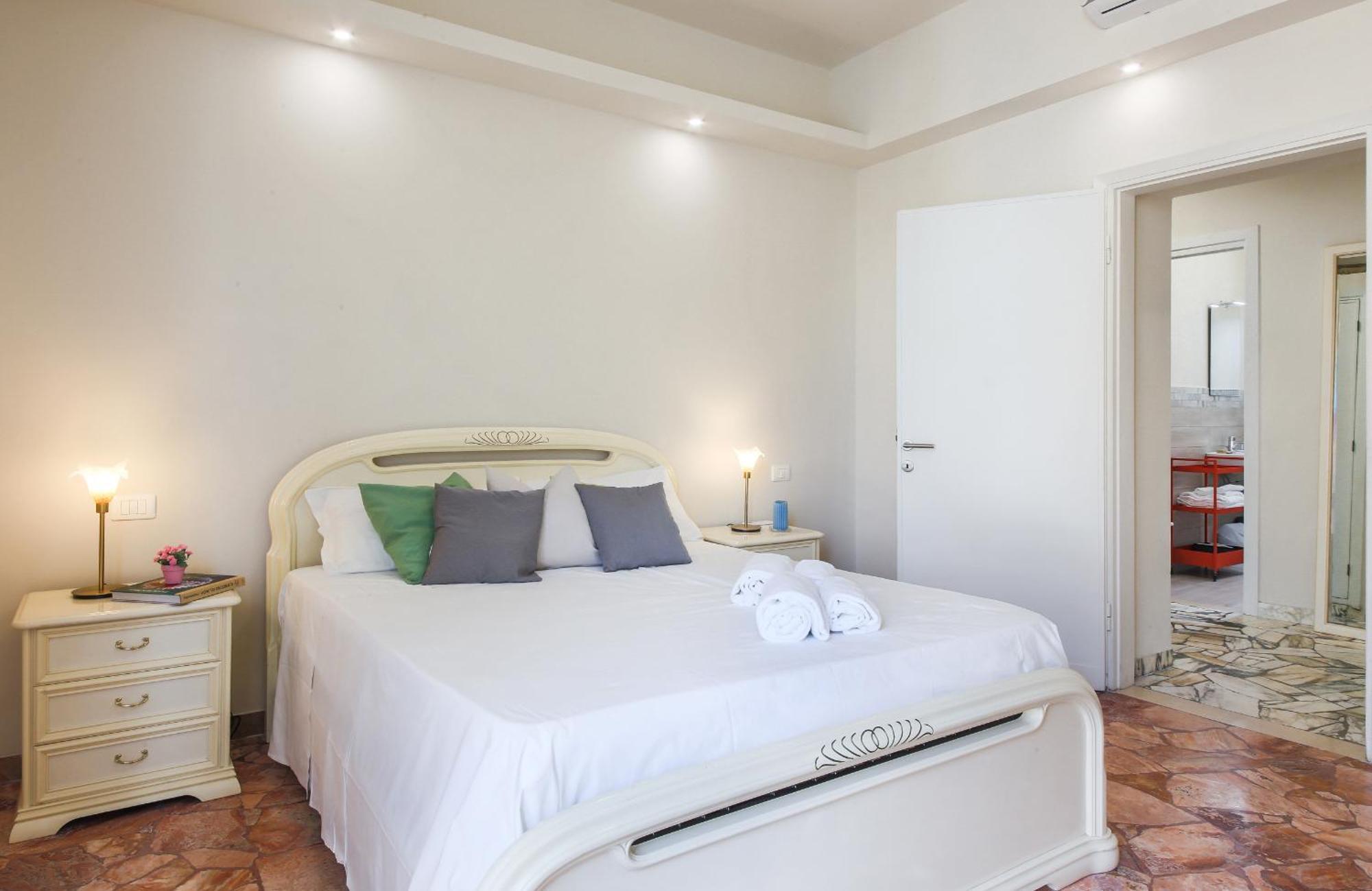 - Rosselli 3bdr With Balcony