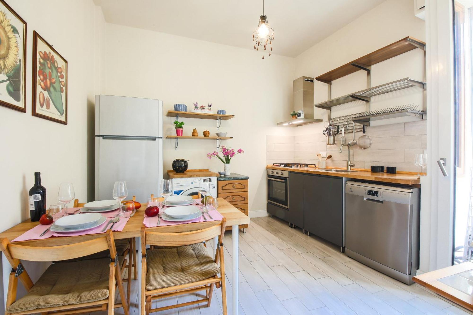 - Rosselli 3bdr With Balcony Appartement